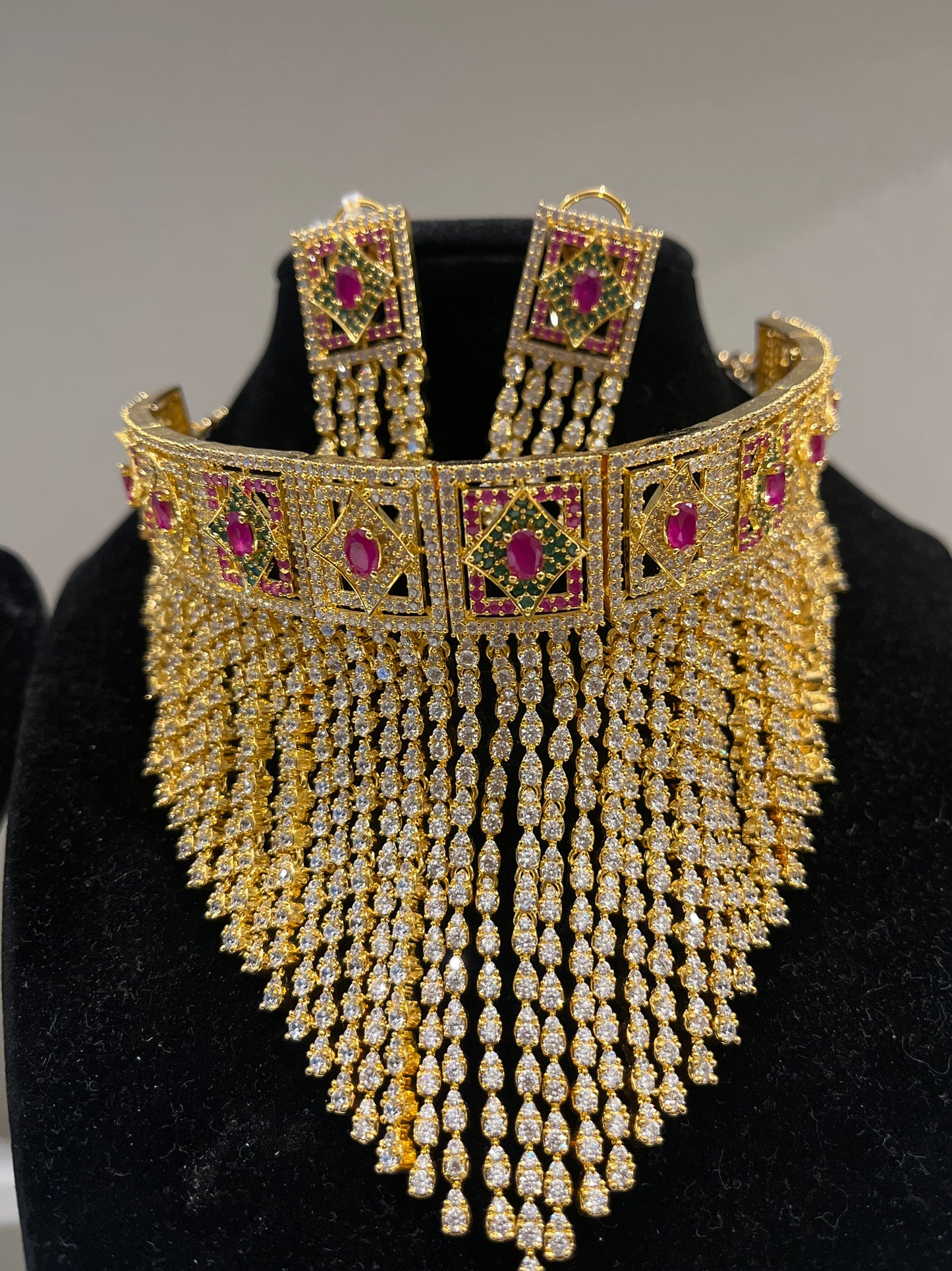 Choker With Earrings In USA