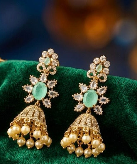 Alluring Gold and Green Color Beautiful Gold Plated necklace set