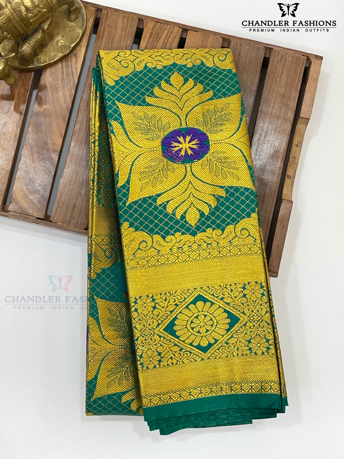 Charming Green Color Silk Shawl With Zari Work (Ponnadai) Near Me