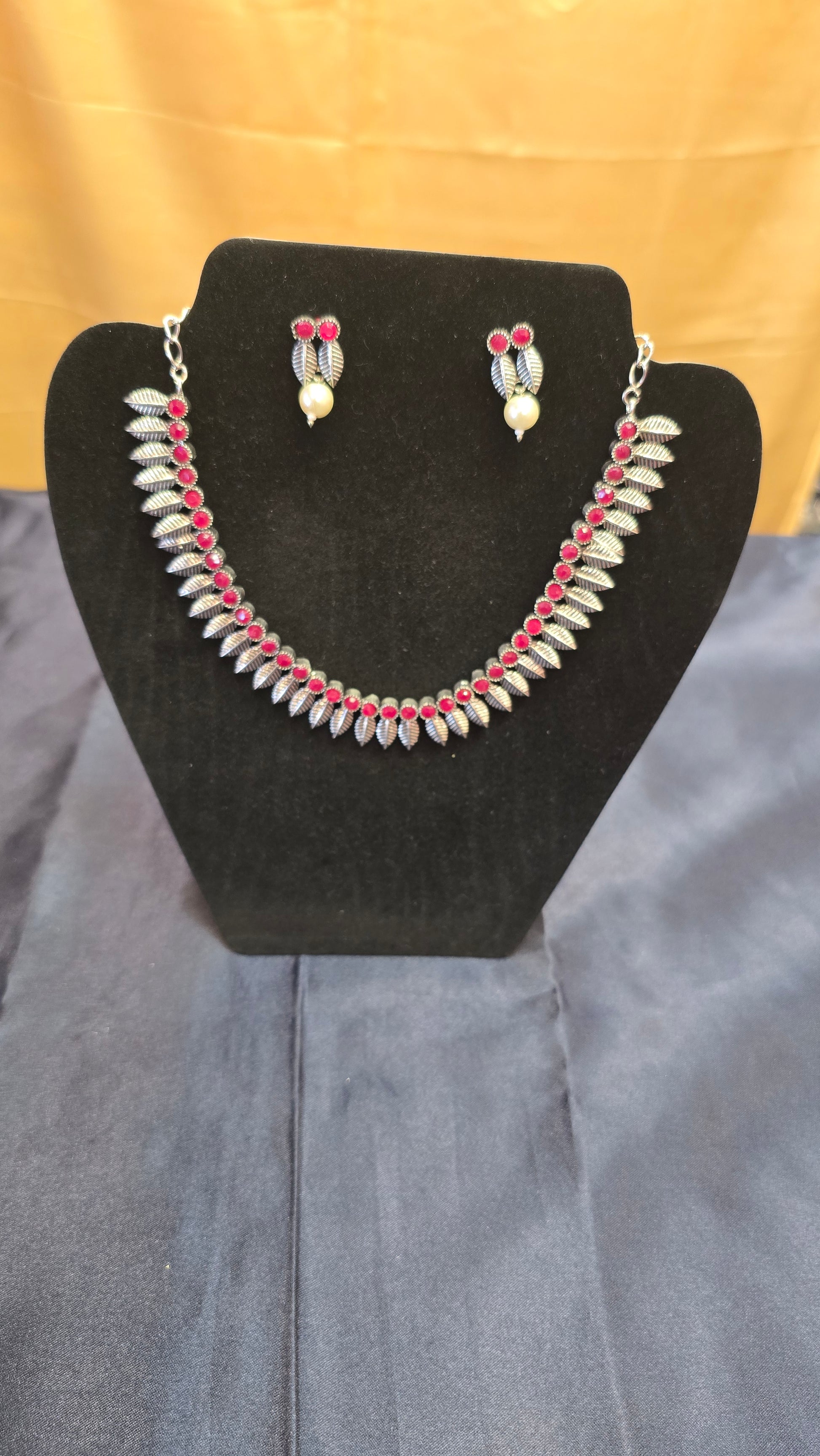 Beautiful Dark Pink Colored Oxidized Leaf Style Neck Jewelry In Tempe