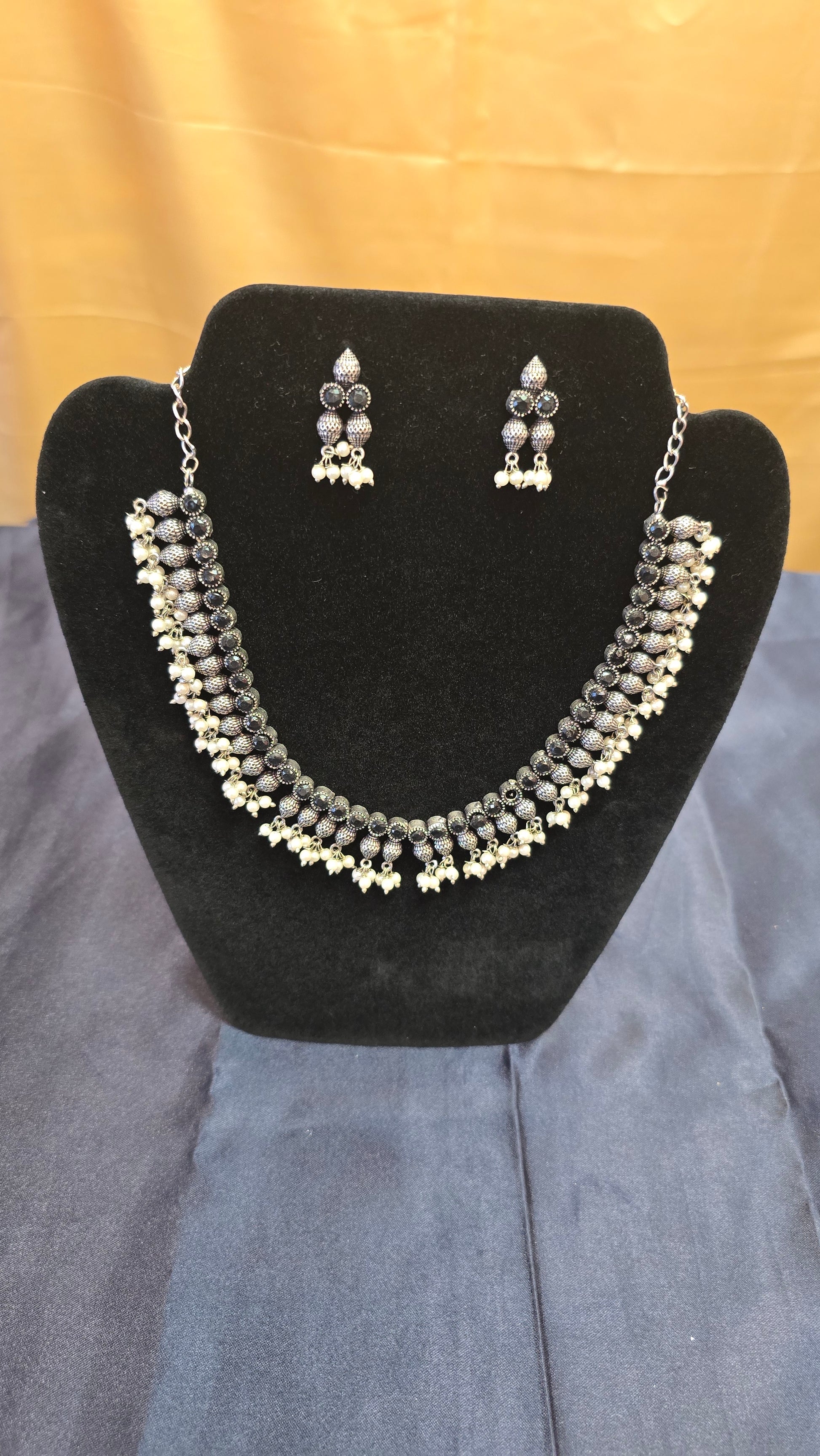 Pretty Black Stone Beaded Jewelry Set Near Me