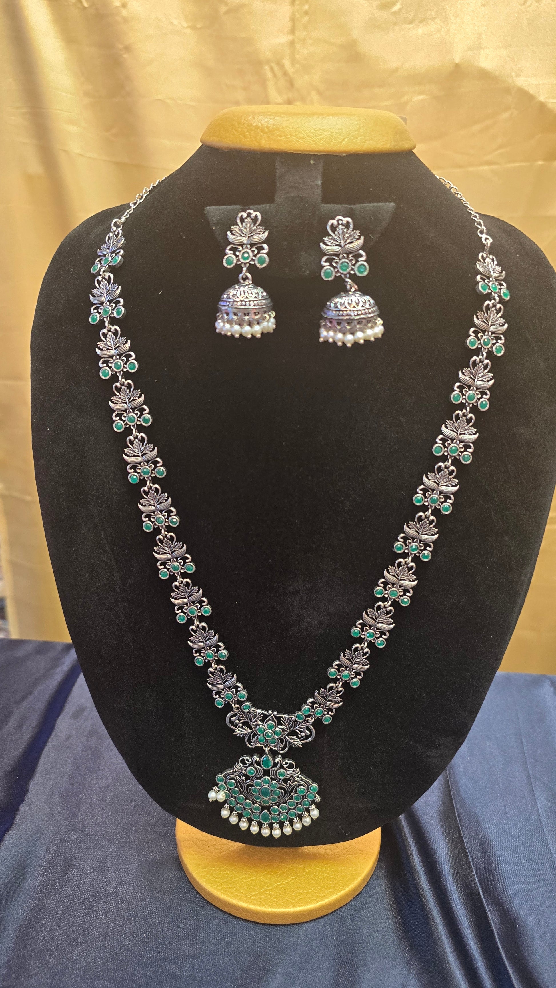 Dazzling Green Heart Shape Necklace Set With Earrings For Women