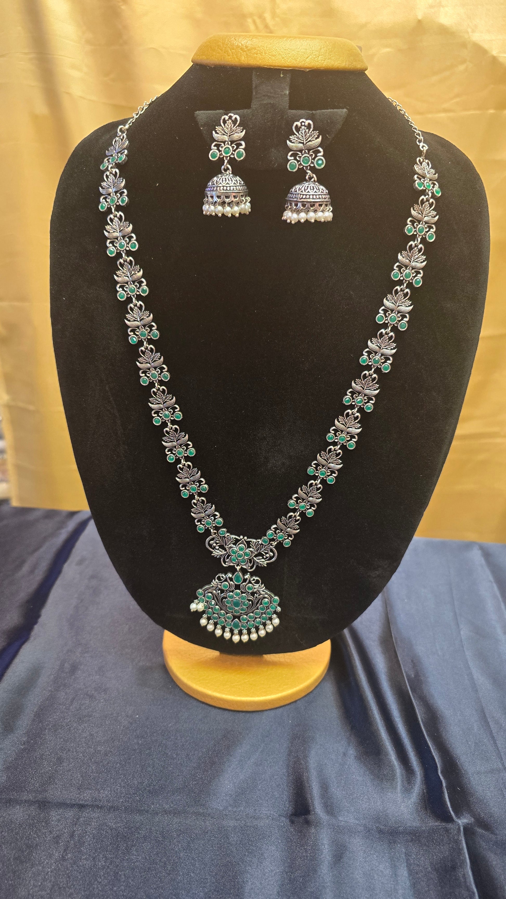 Dazzling Green Heart Shape Necklace Set With Earrings Near Me