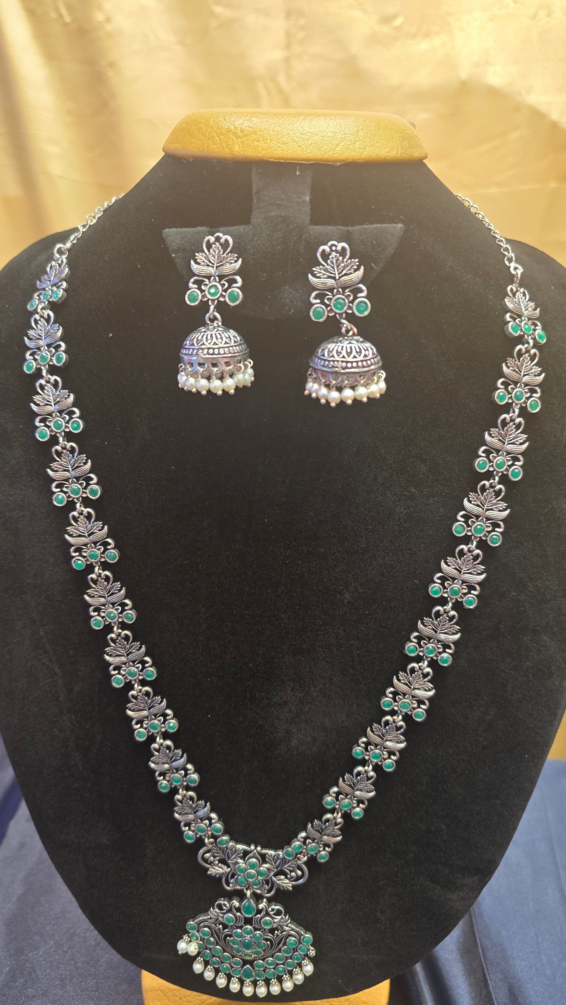 Dazzling Green Heart Shape Necklace Set With Earrings In USA