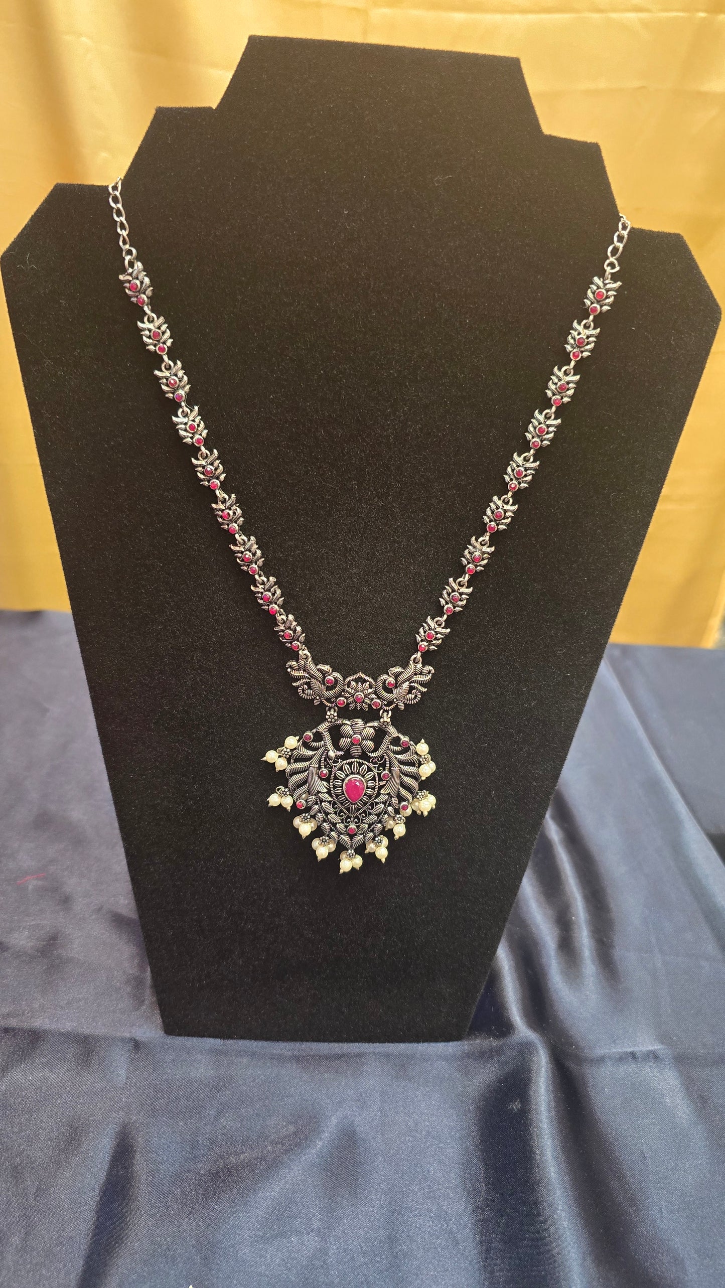 Elegant Light Weight Necklace For Women