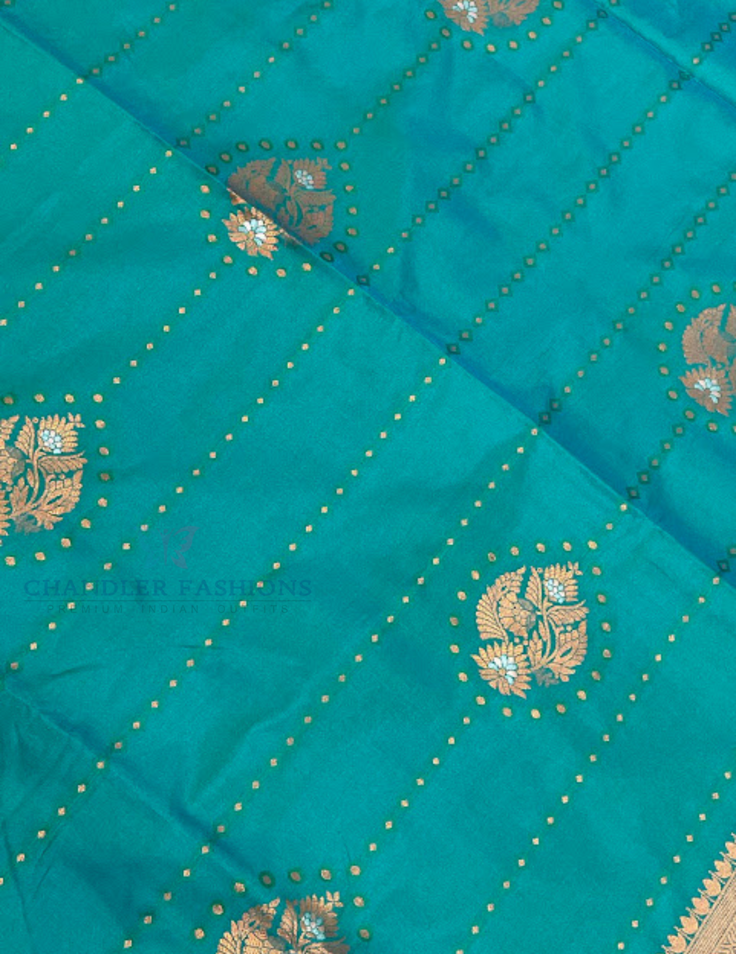 Alluring Green Color Soft Silk Saree With Contrast Rich Pallu In East Valley