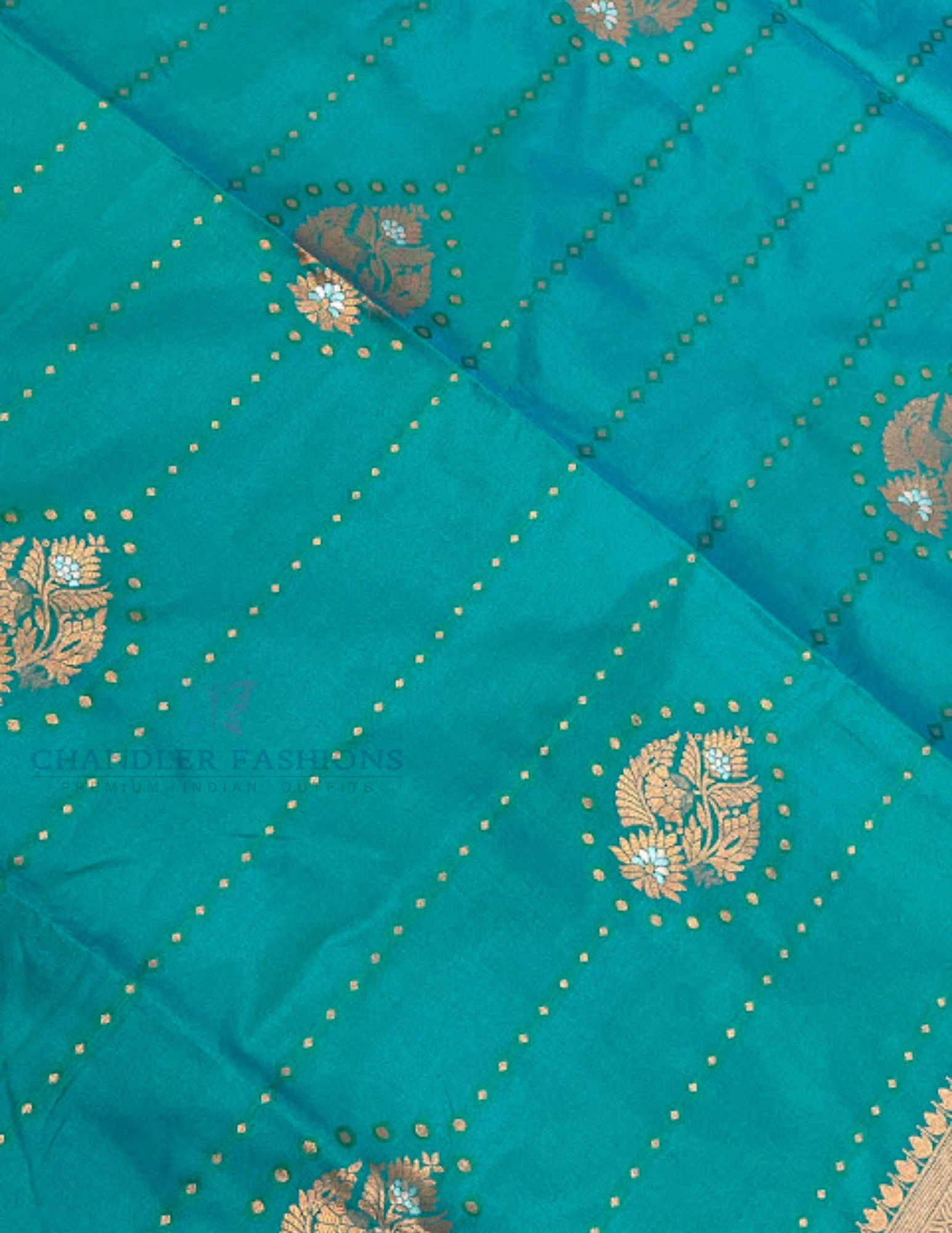 Alluring Green Color Soft Silk Saree With Contrast Rich Pallu In East Valley