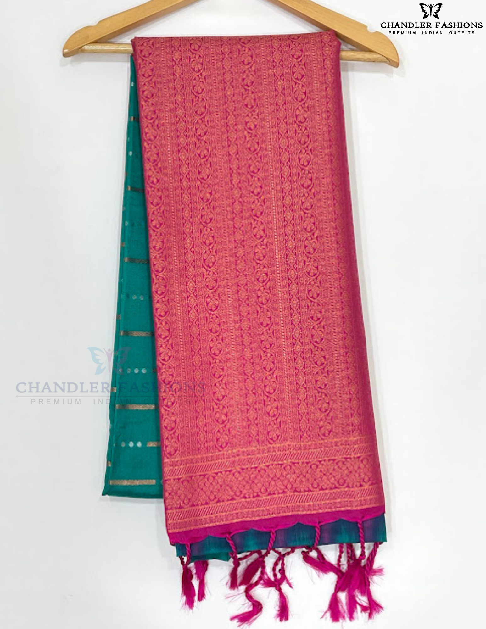 Attractive Green Color Soft Silk With Contrast Rich Pallu Zari Work Saree For Women