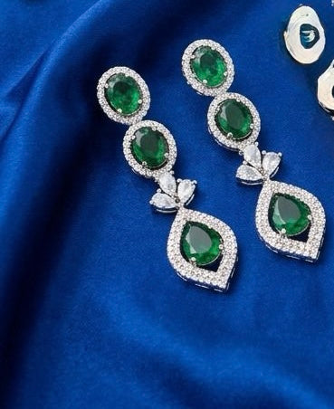 Stunning Emerald Green And White Stones Silver Plated Necklace With Earrings Set