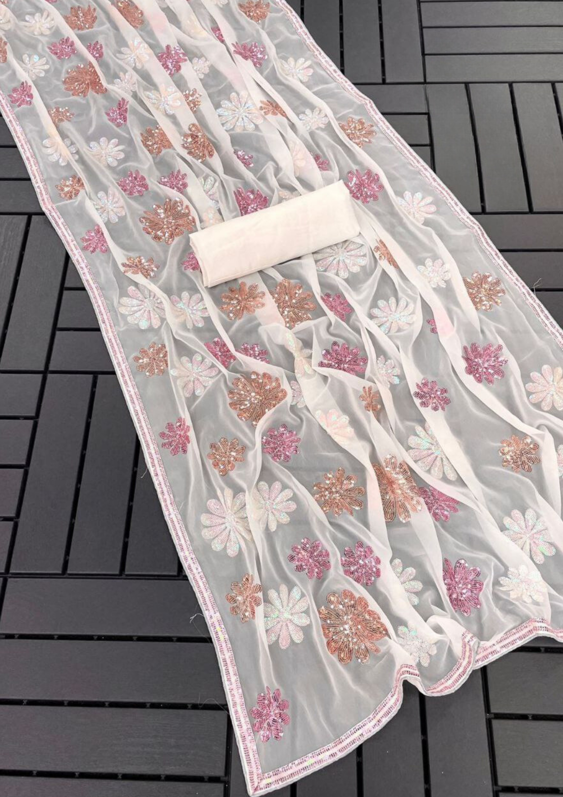 lace Border Saree For Women Near Me