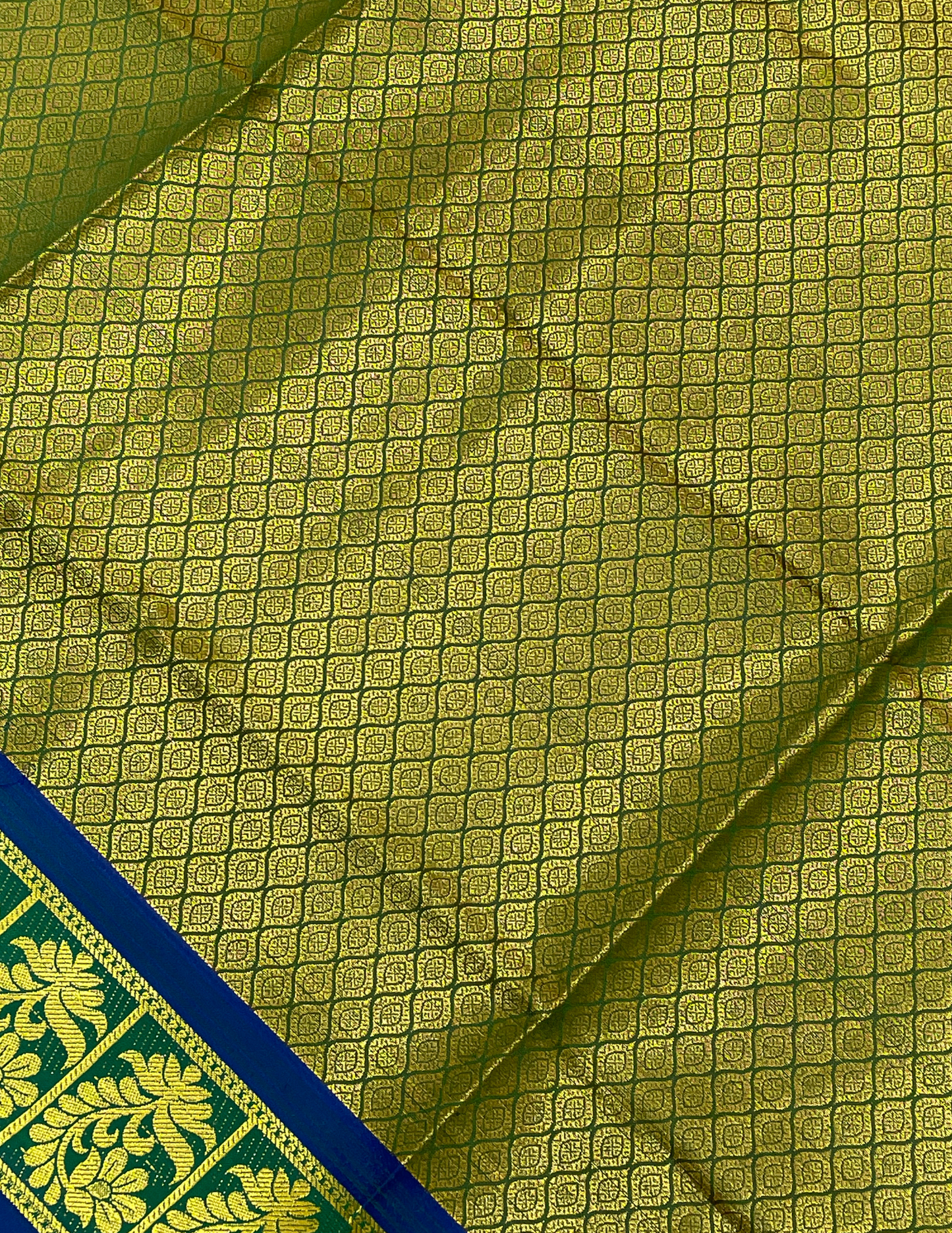 Wonderful Green Color Silk Shawl With Zari Work In Tempe