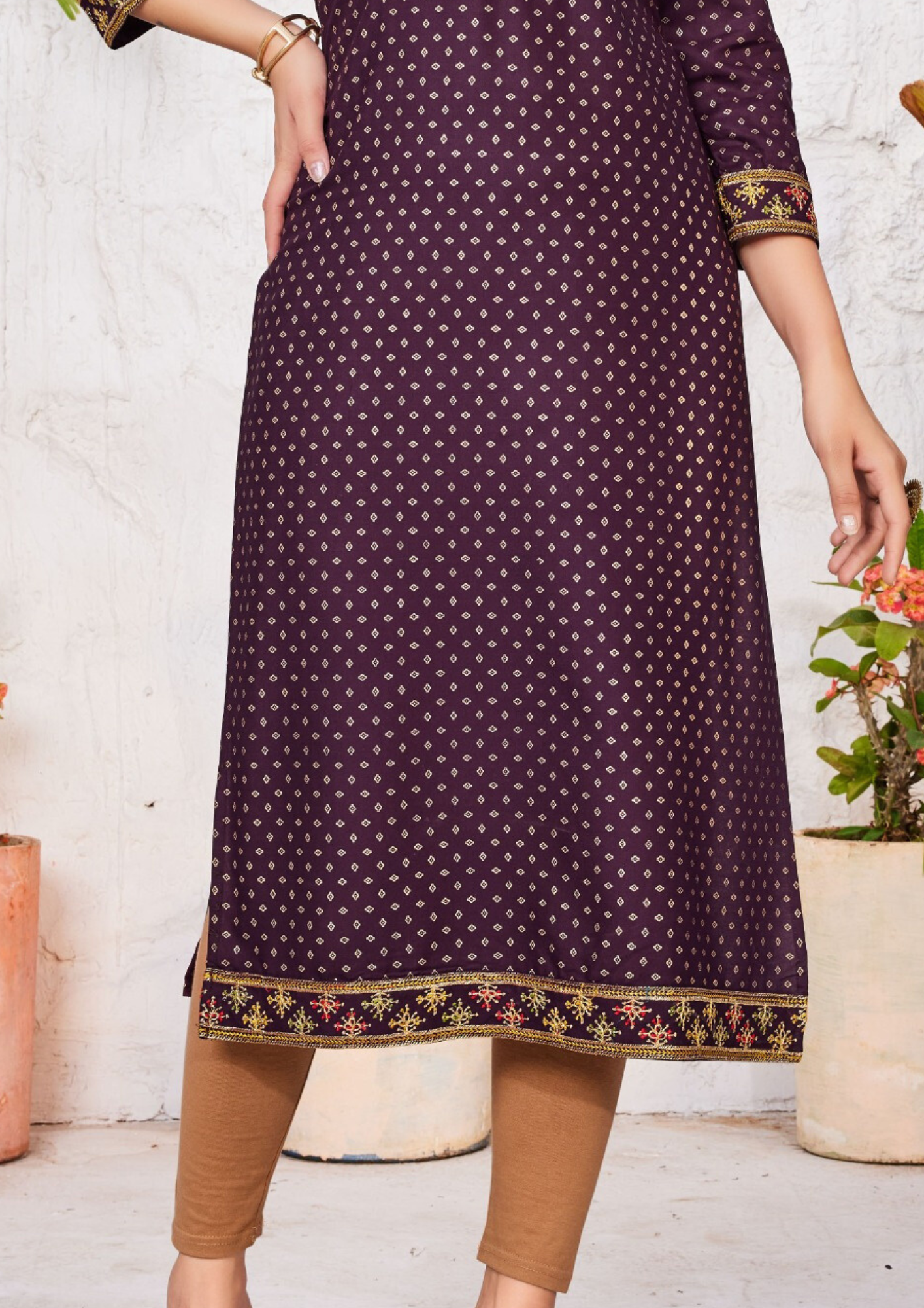 Beautiful Kurti With Zari & Thread Embroidery Work In Tempe