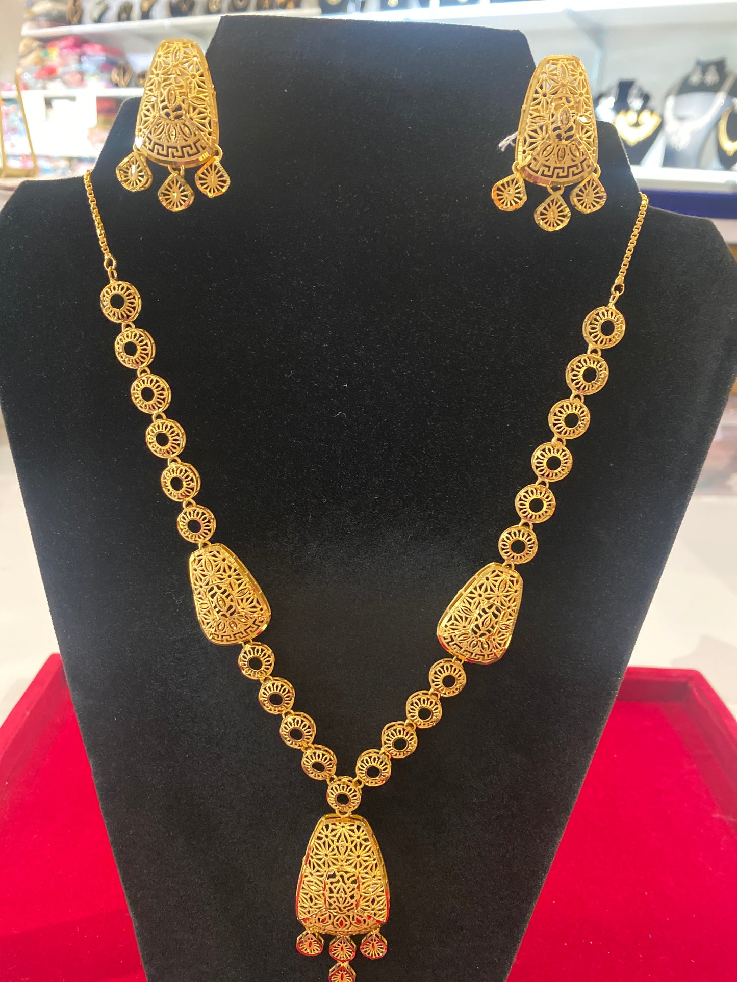 Elegant Traditional Gold Filigree Necklace Set with Matching Dangle Earrings
