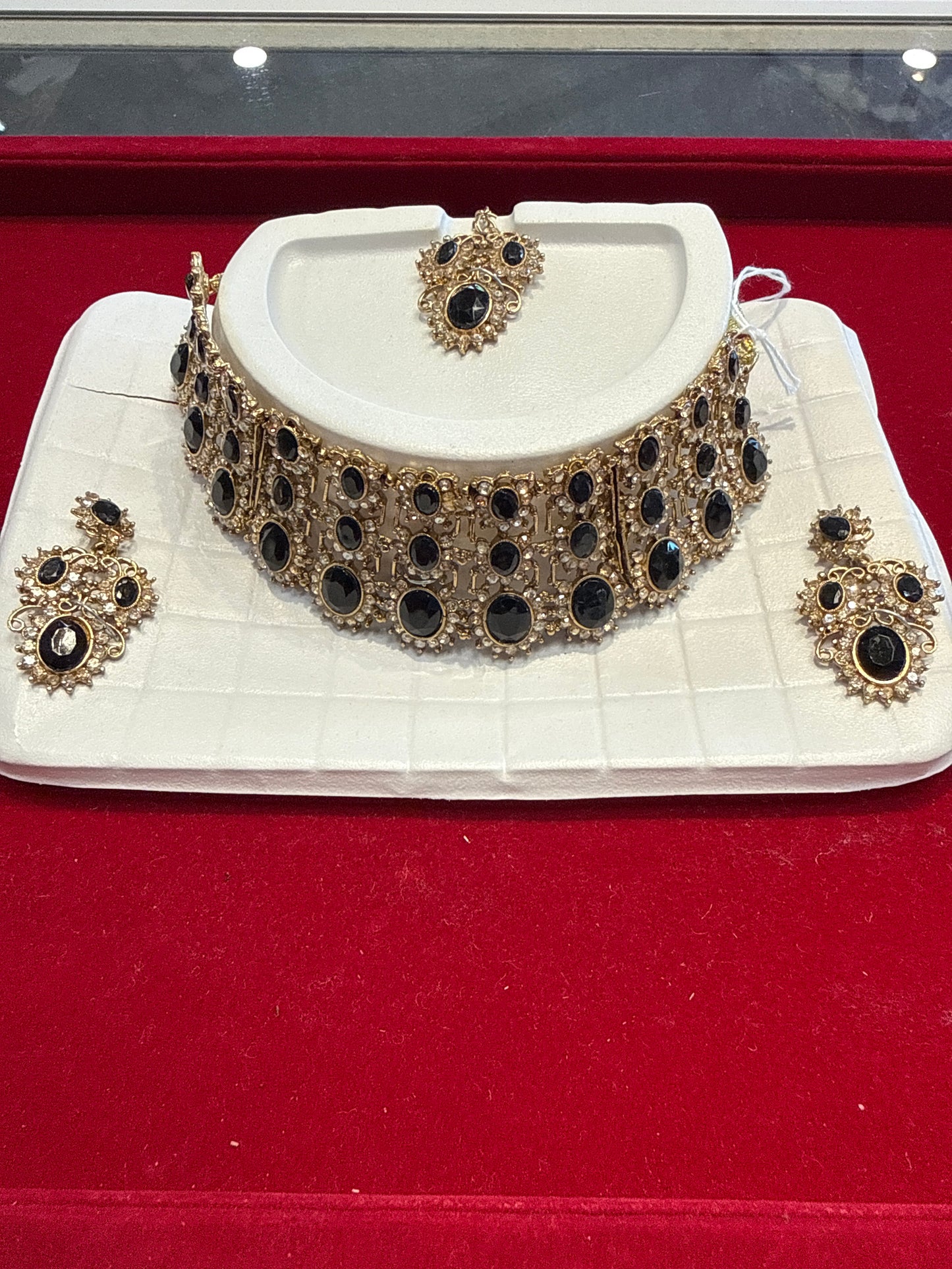 Attractive Black and Gold stones Choker with Earrings and Maang Tikka for women