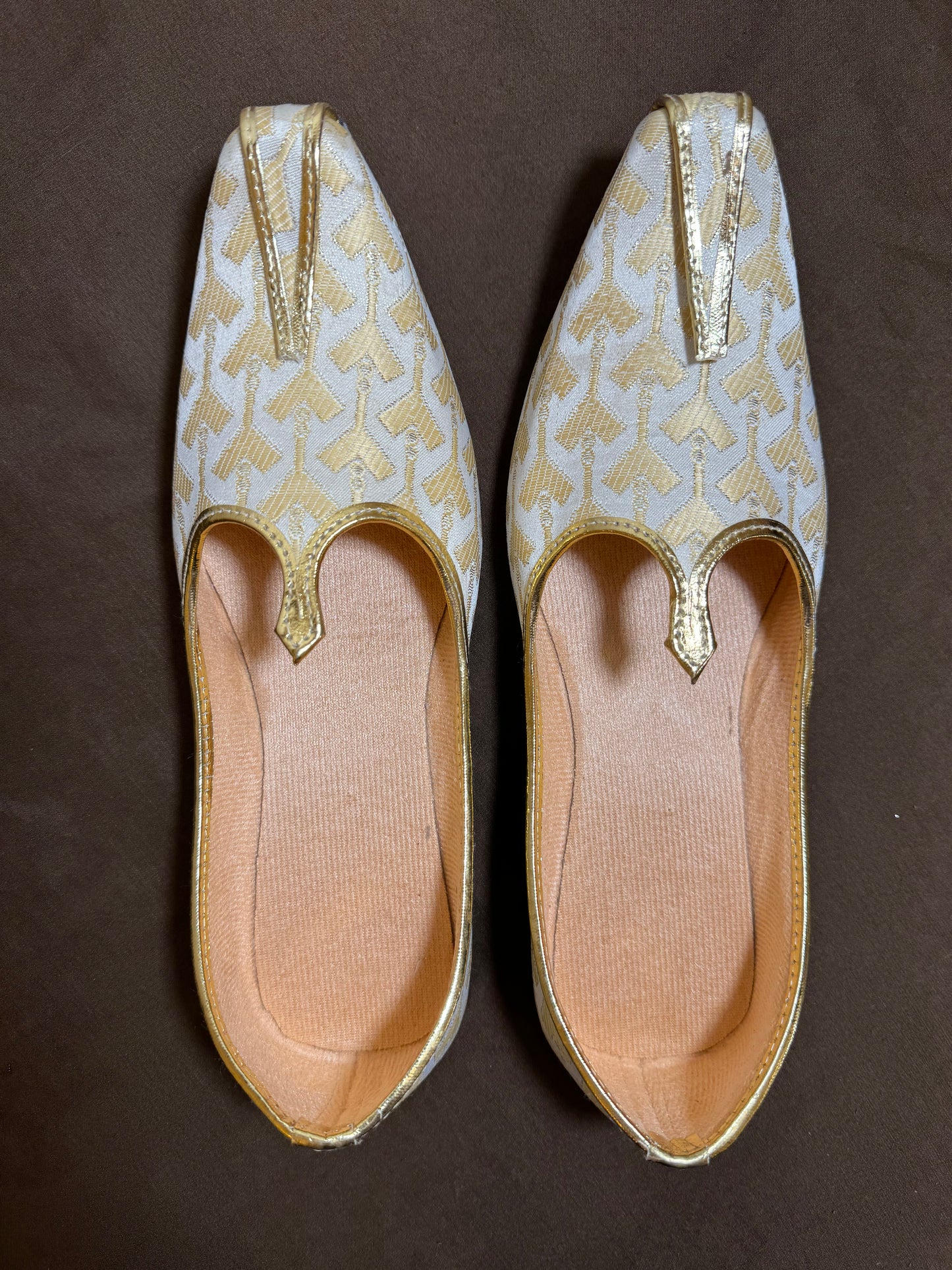 Cream Color Brocade Men's Mojaris For Sherwanis In Tucson