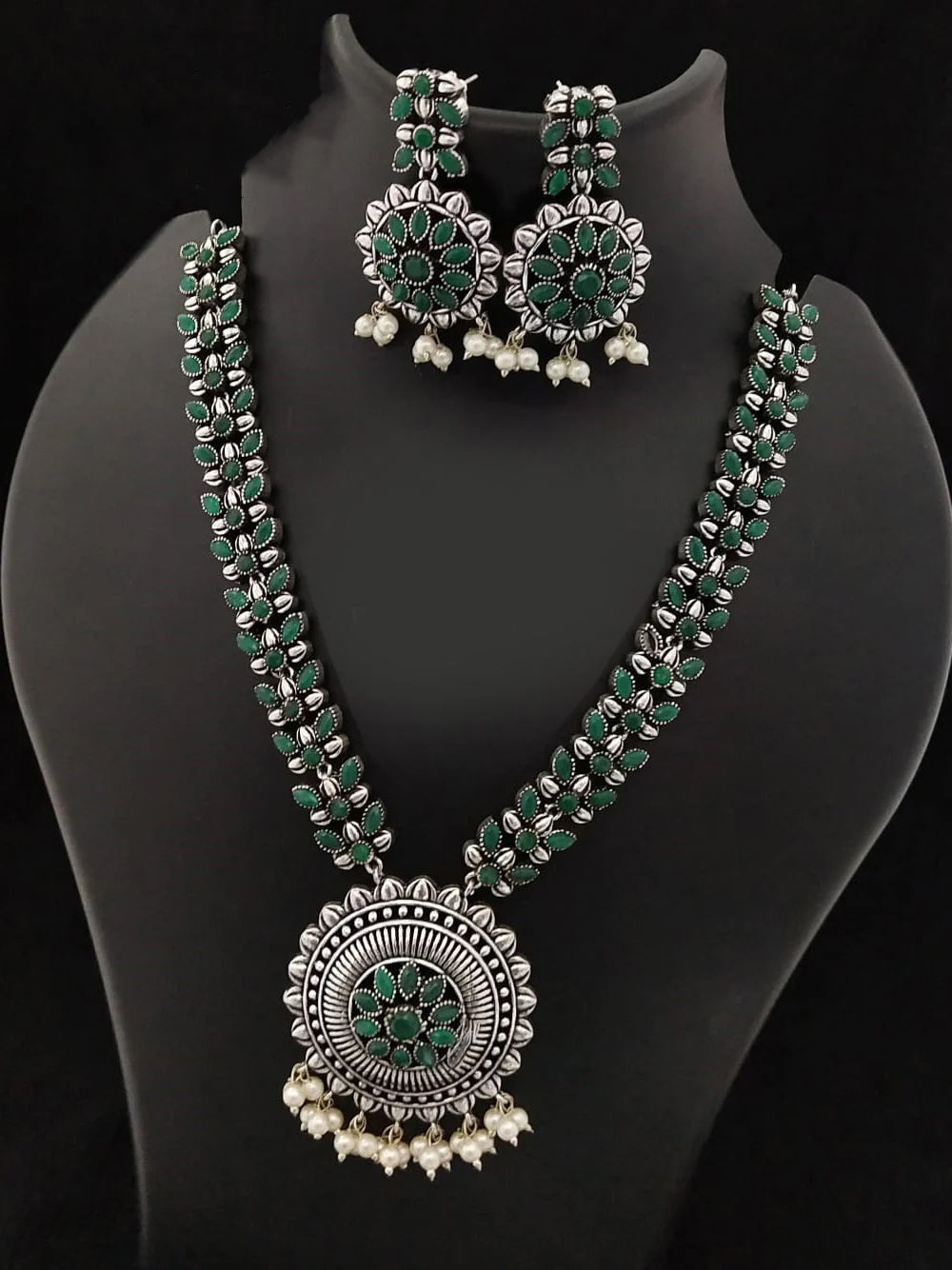 Oxidized Necklace With Daisy Dollar And Matching Earrings in Happy Jack