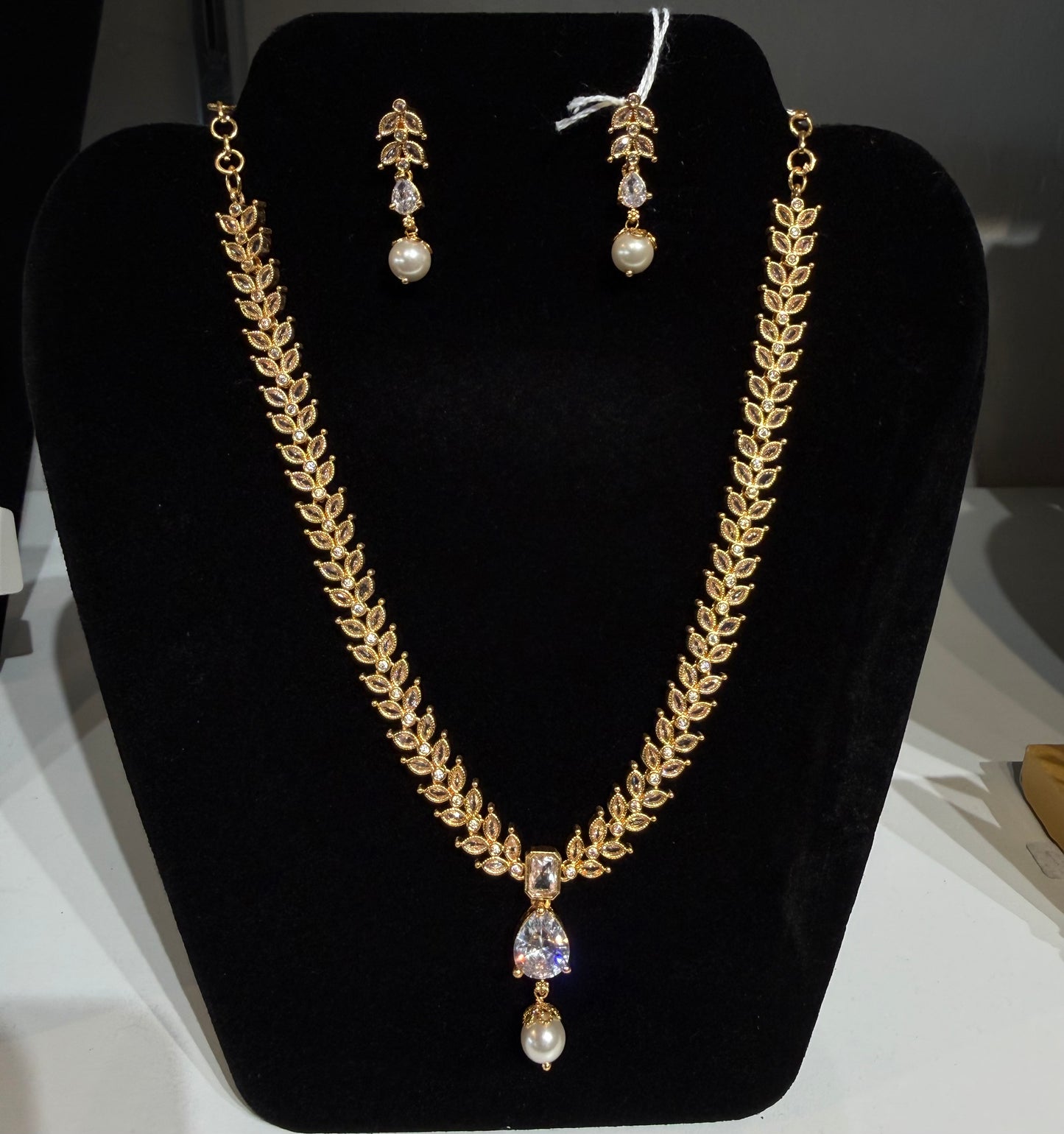 Stunning White Stone & Pearl Gold Plated Necklace With Earrings