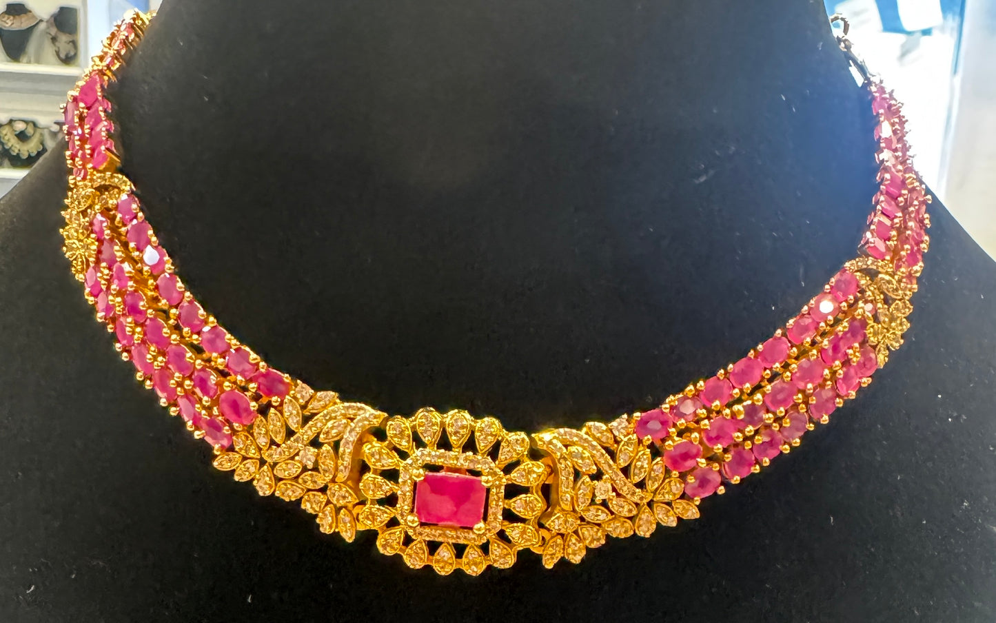 Dark Pink Color Stones Jewelry Set With Choker And Earings Set In Mesa