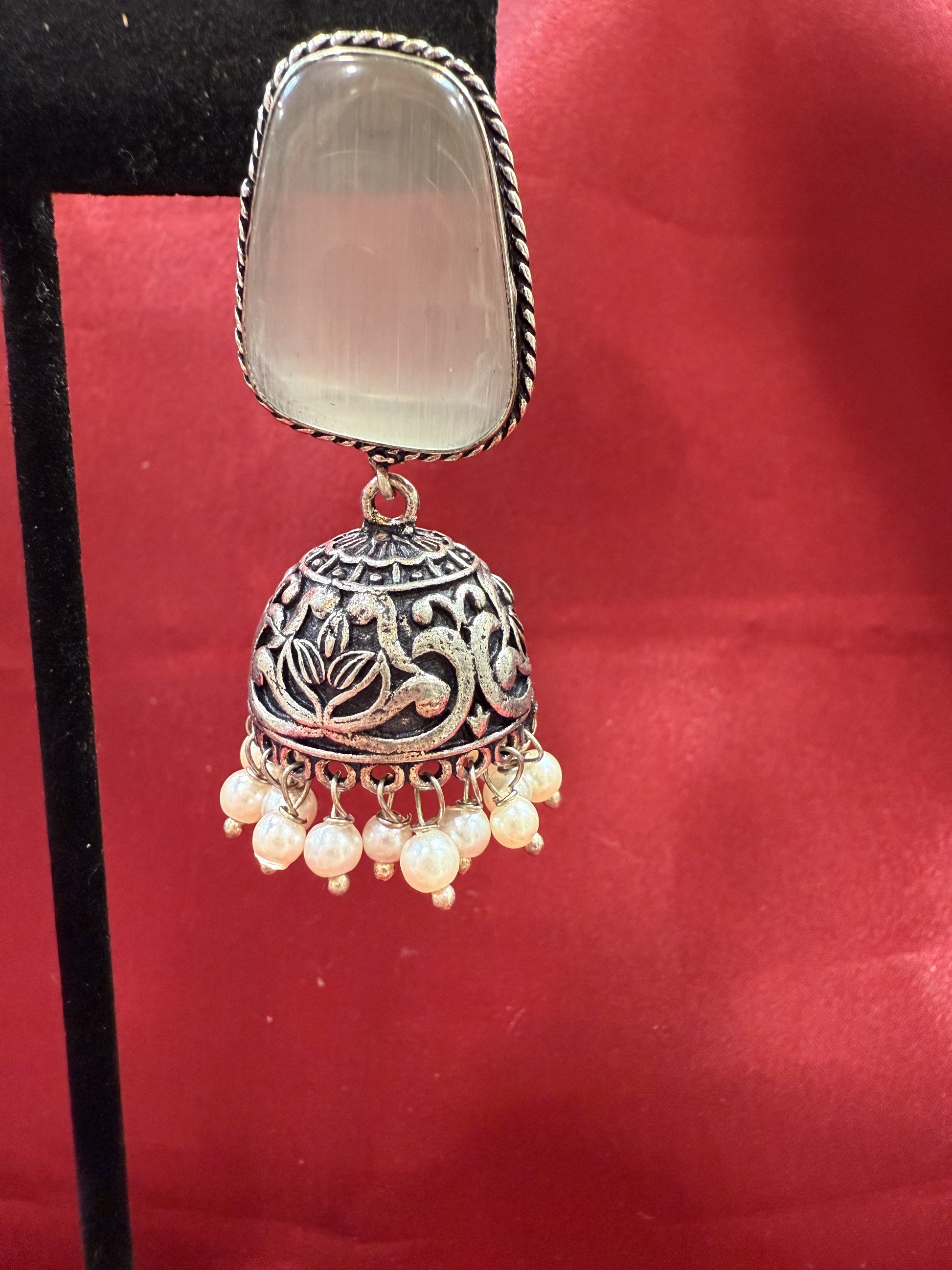 Gray Stone White Color Bead Hangings In Near Me