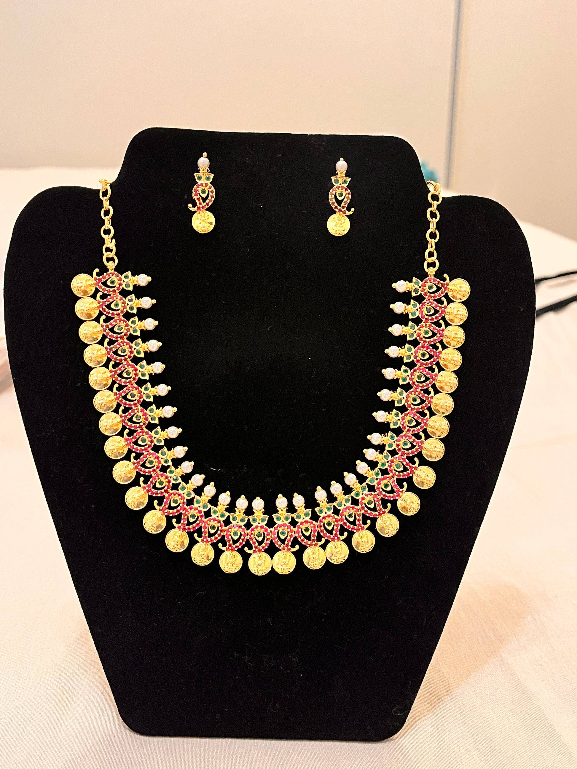 Emerald Stoned Kasu Necklace Set Near Me