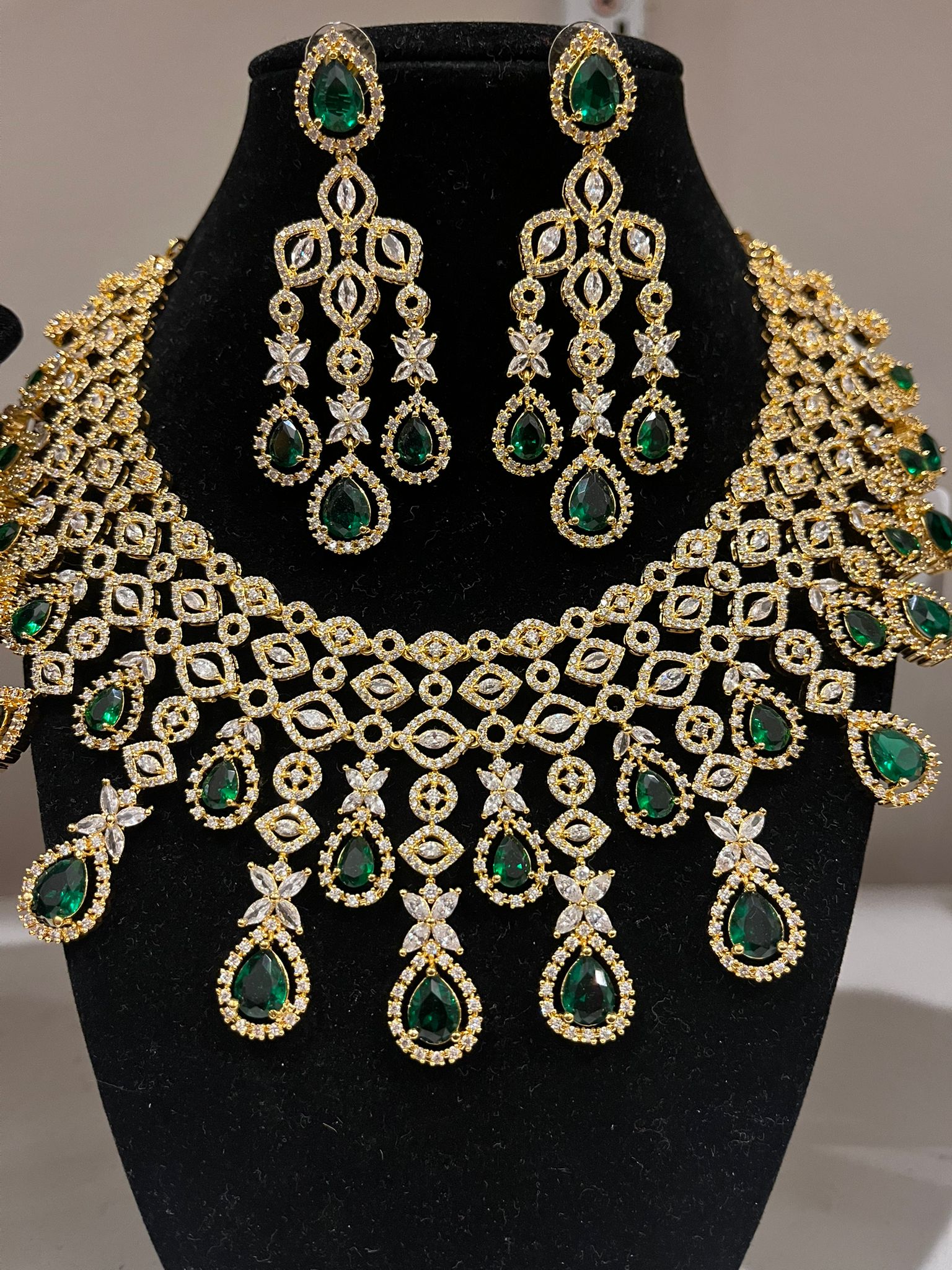 Elegant Gold Plated Dark Green Color Stone Design Necklace With Earrings