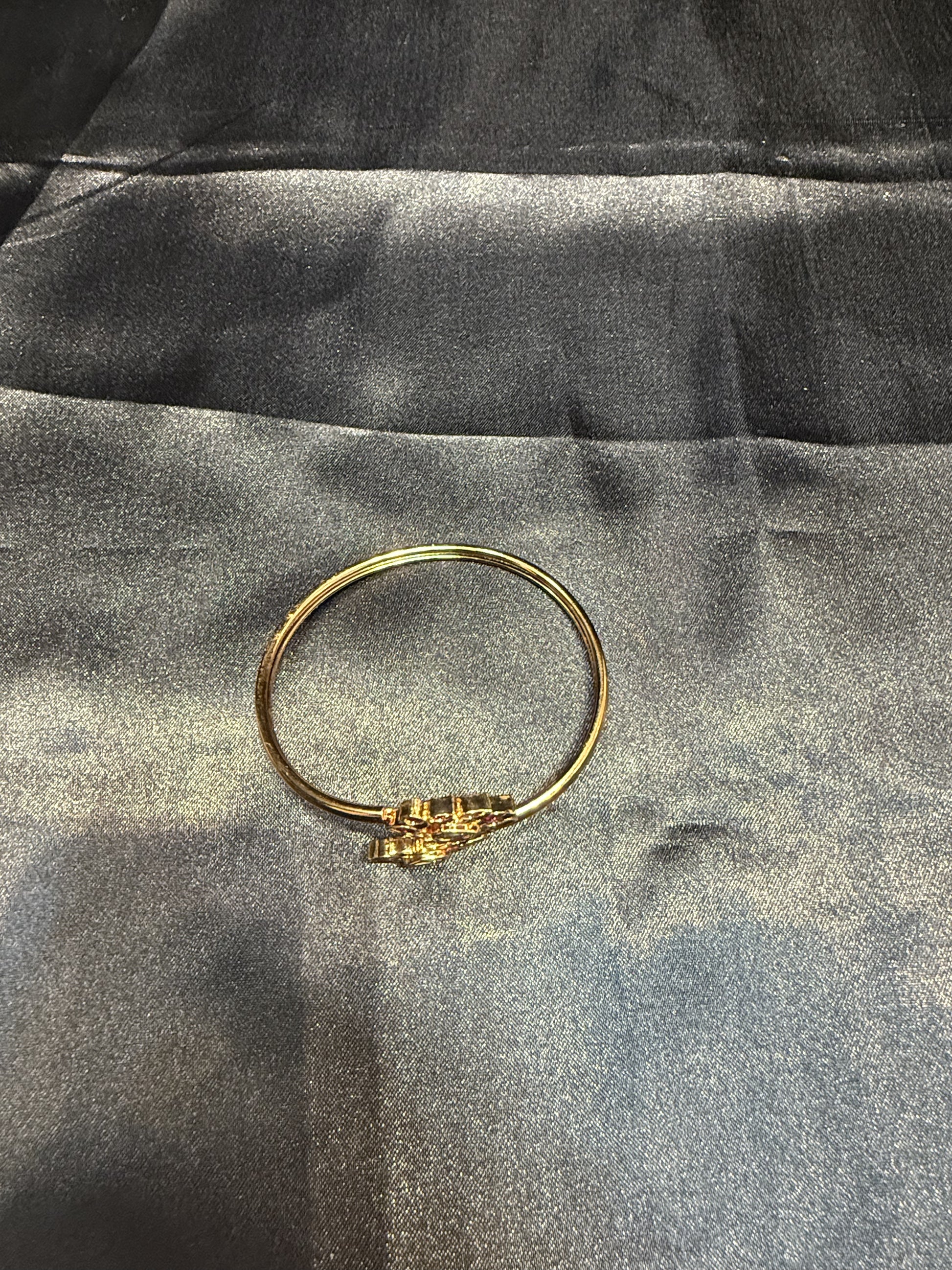 Bracelet With Flower Design In Mesa