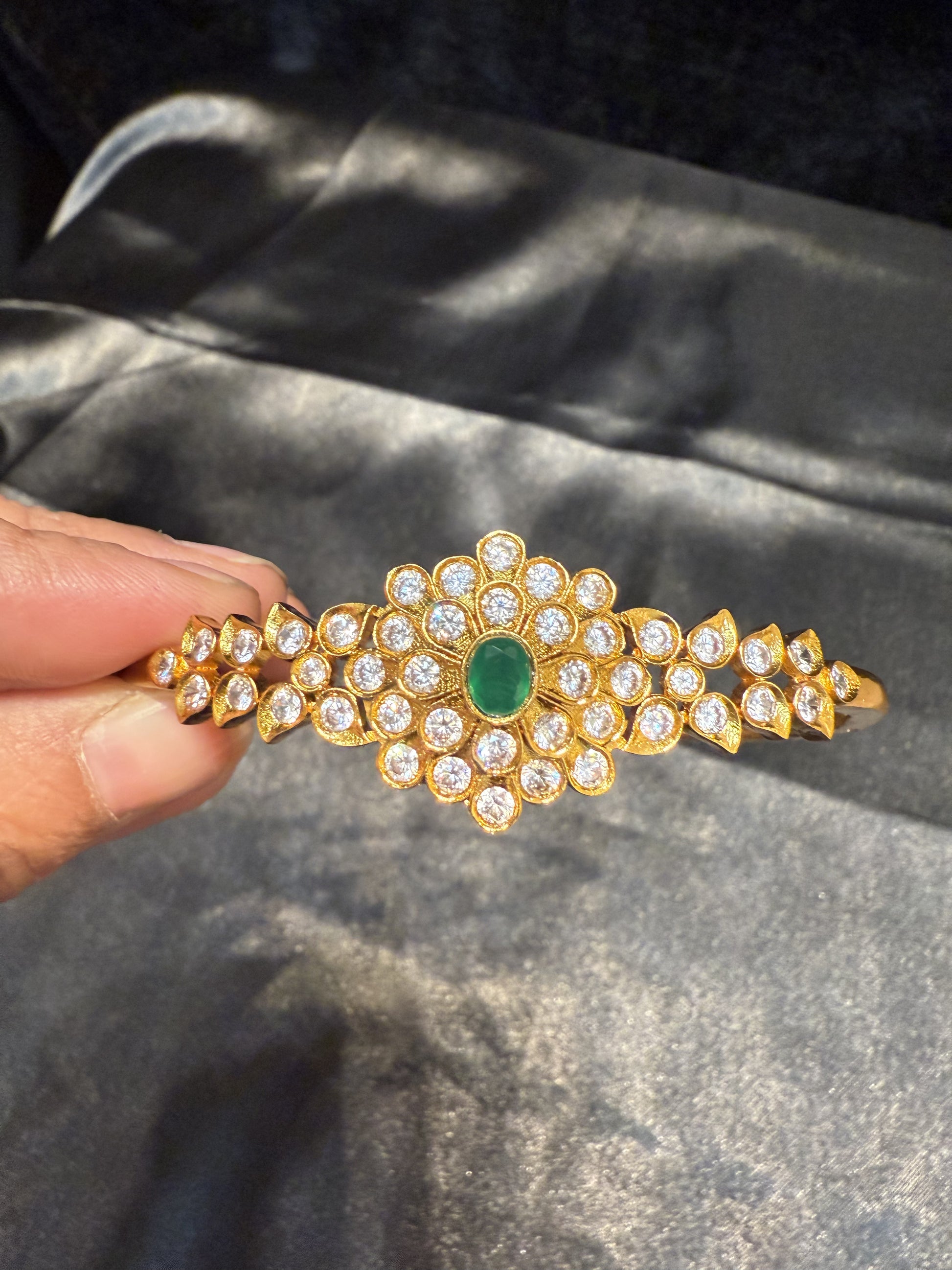 Plated Green And White Bracelet With Flower Design Near Me