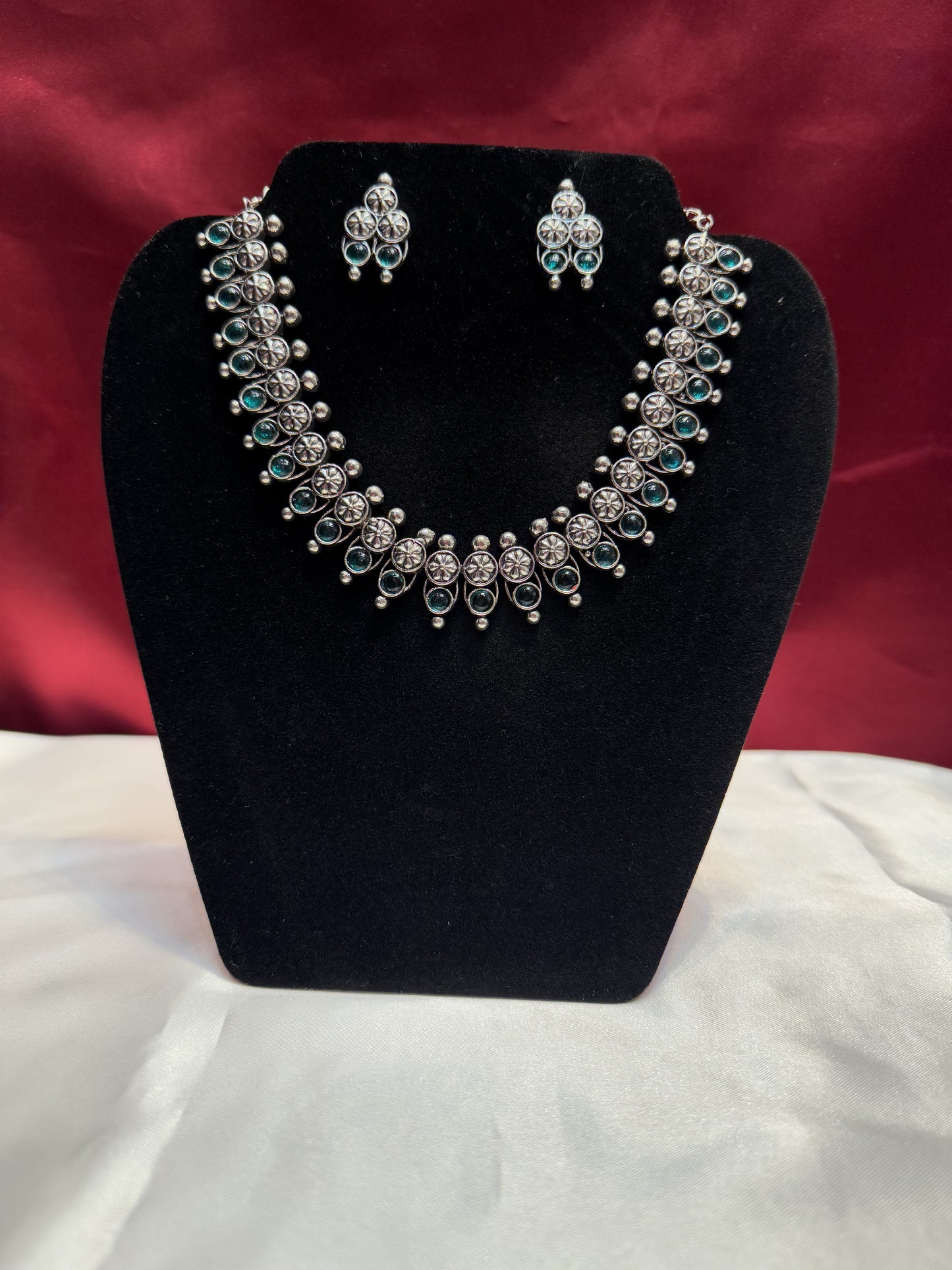 Necklace With Earrings In Surprise