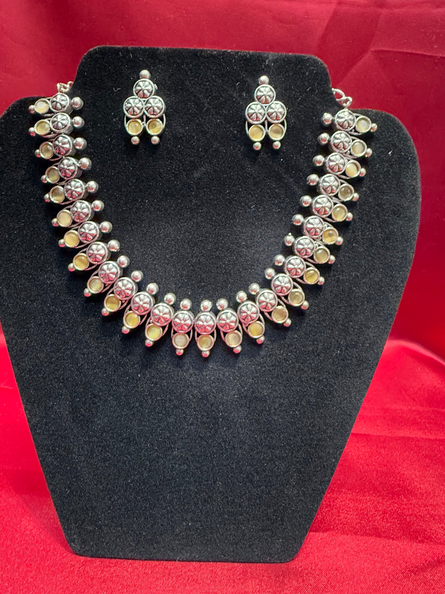 Silver Yellow Necklace With Earrings In