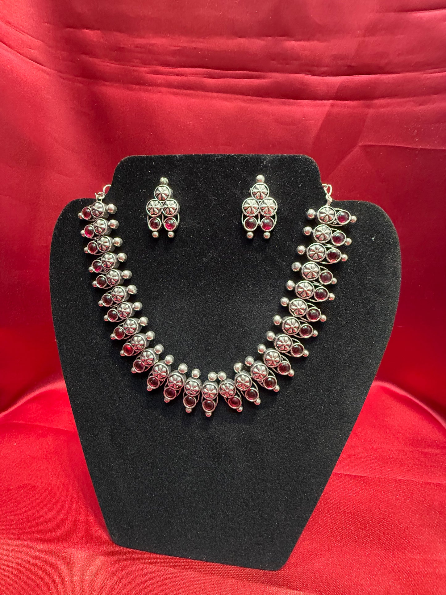 Magenta Color Necklace With Earrings In Yuma