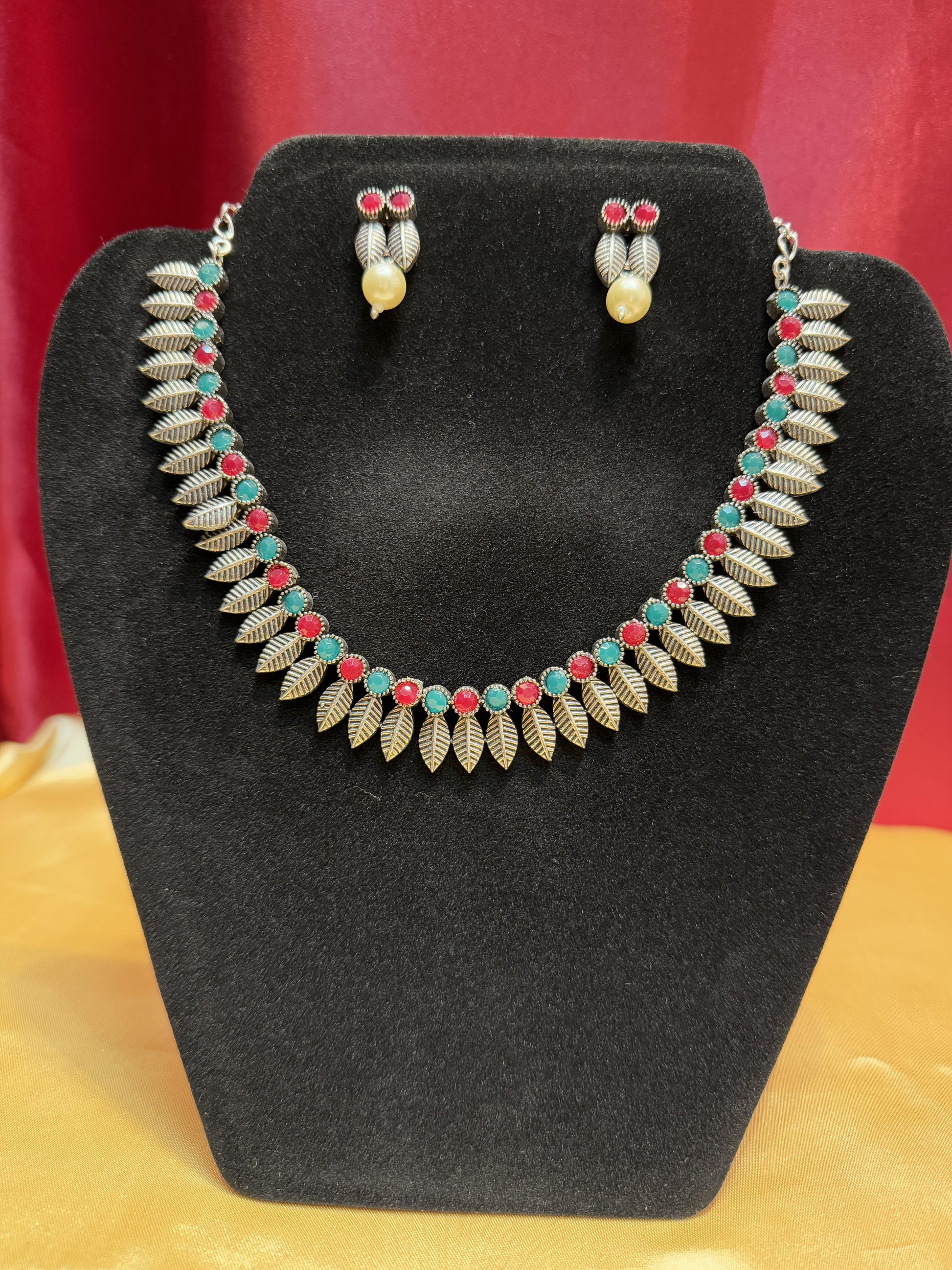 Charming Multicolor Oxidized Leaf Shaped Necklace With Earrings Set