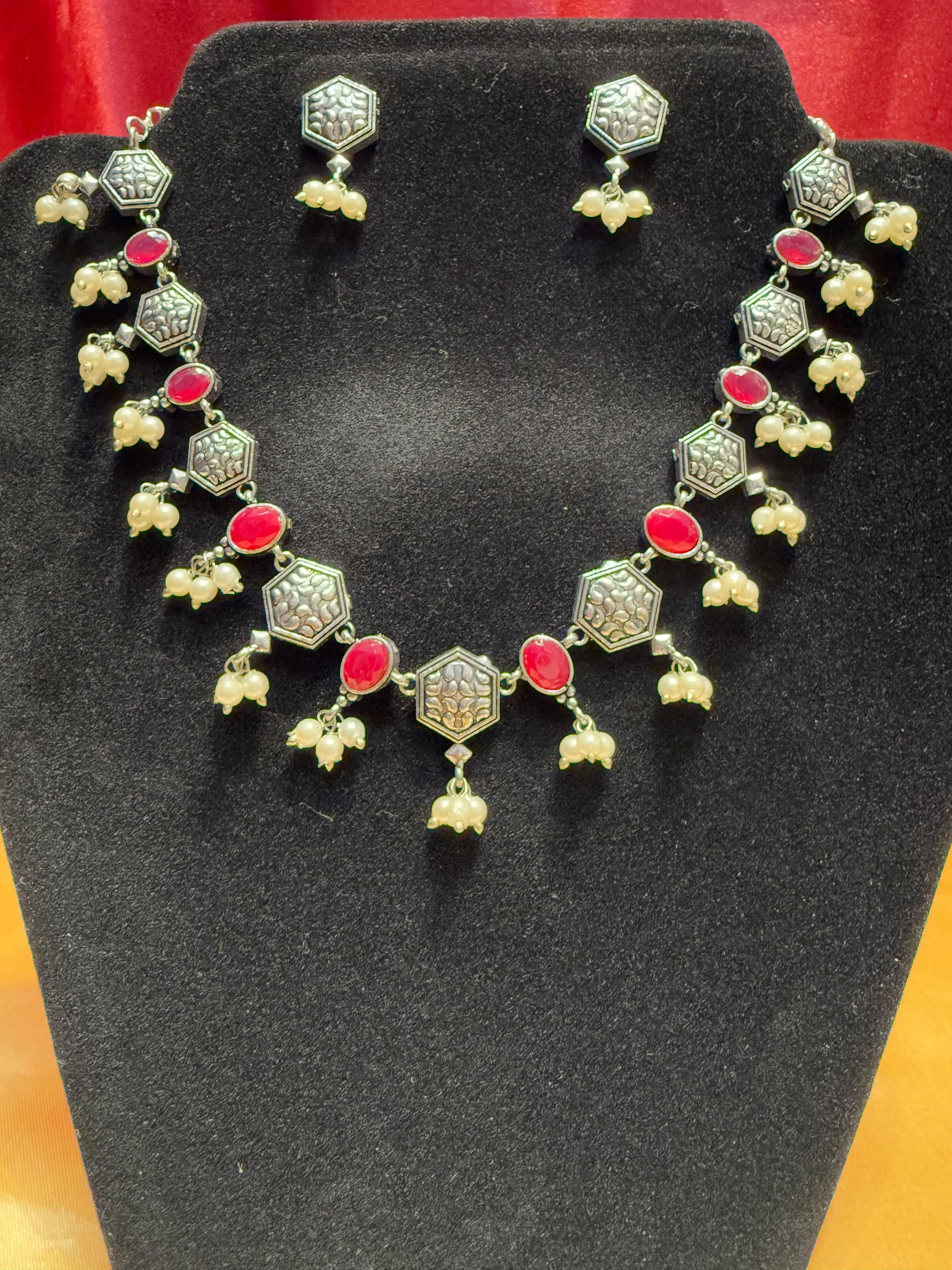 Magenta Stone Oxidized Pearl Beads Necklace In Prescott