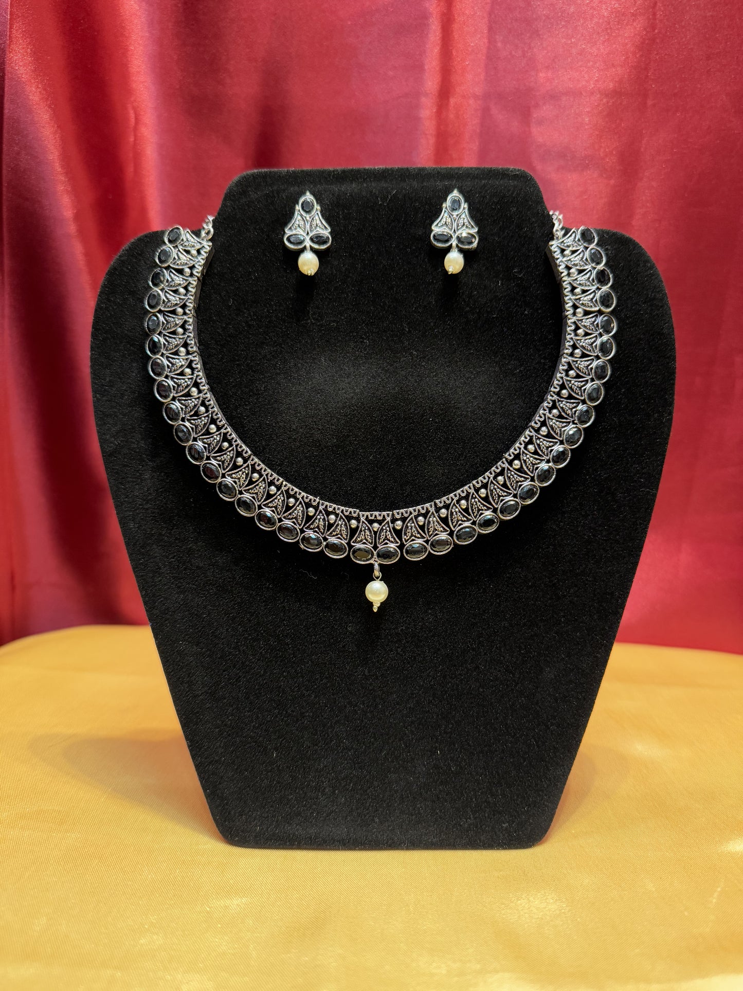 Silver Black Color Pearl Hanging Necklace With Earring In Mesa