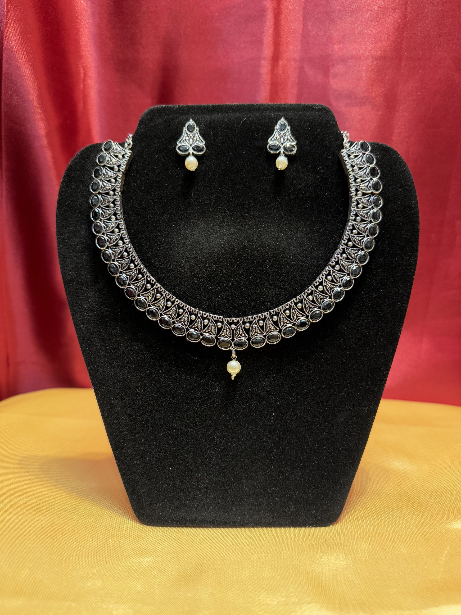 Silver Black Color Pearl Hanging Necklace With Earring In Mesa