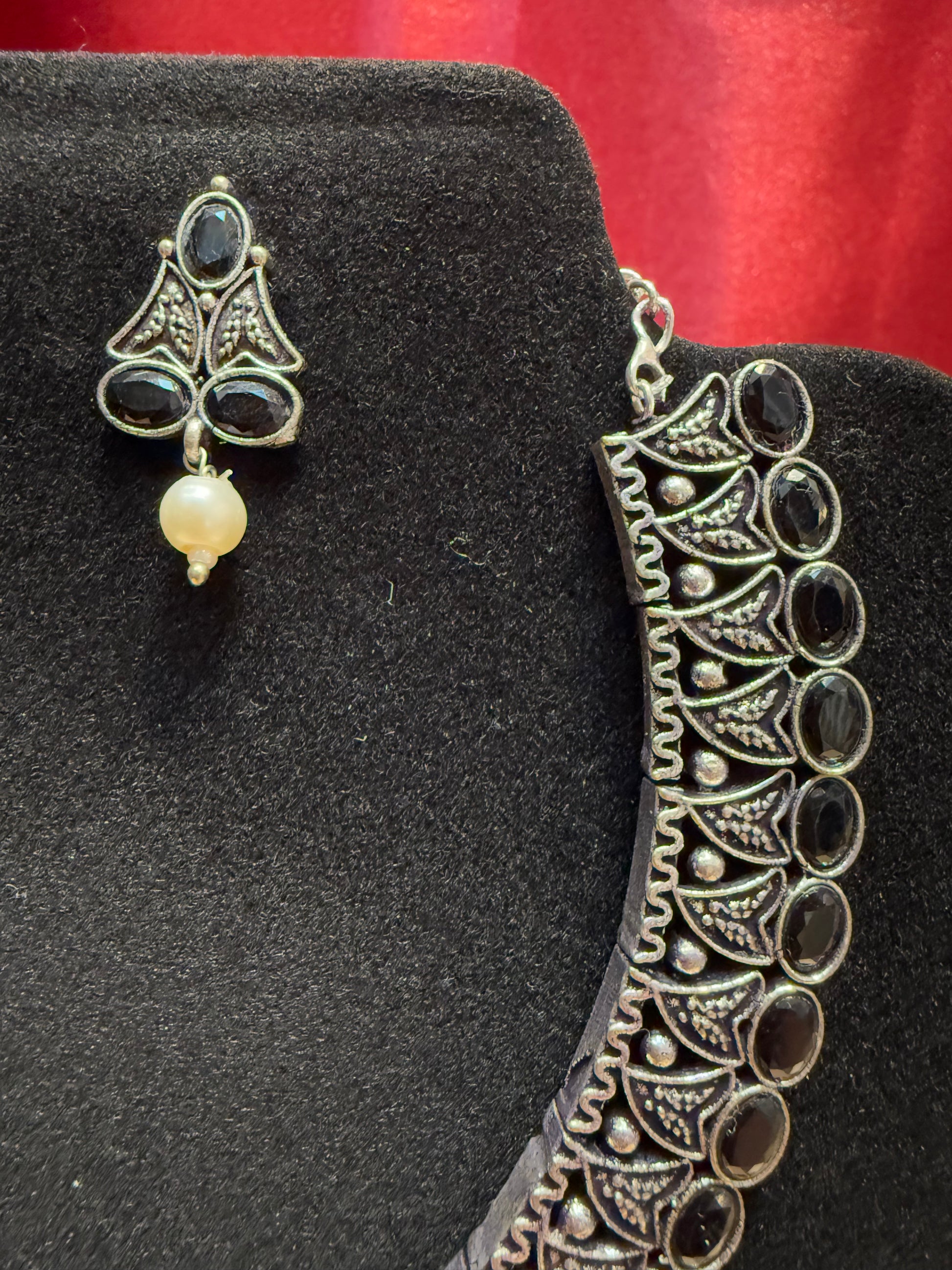 Black Color Pearl Hanging Necklace With Earring Set Near Me