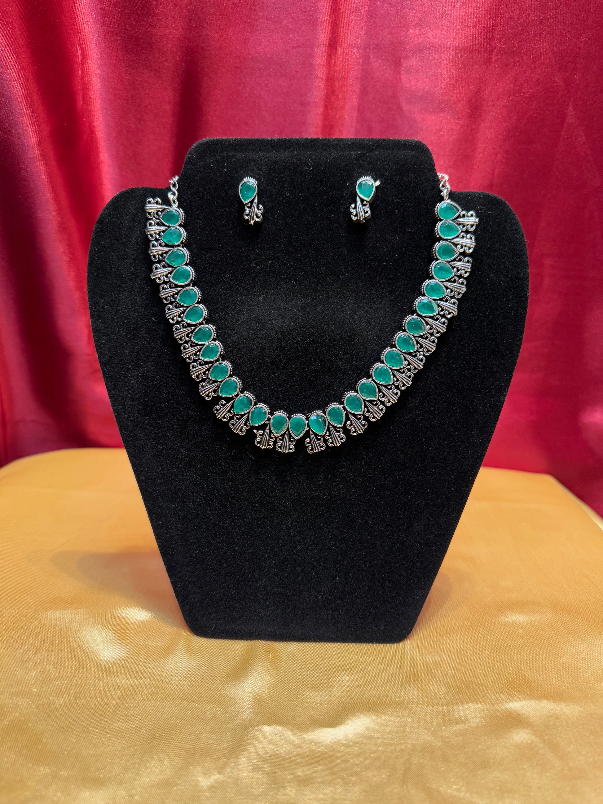 Designed Necklace With Earring Set In Yuma