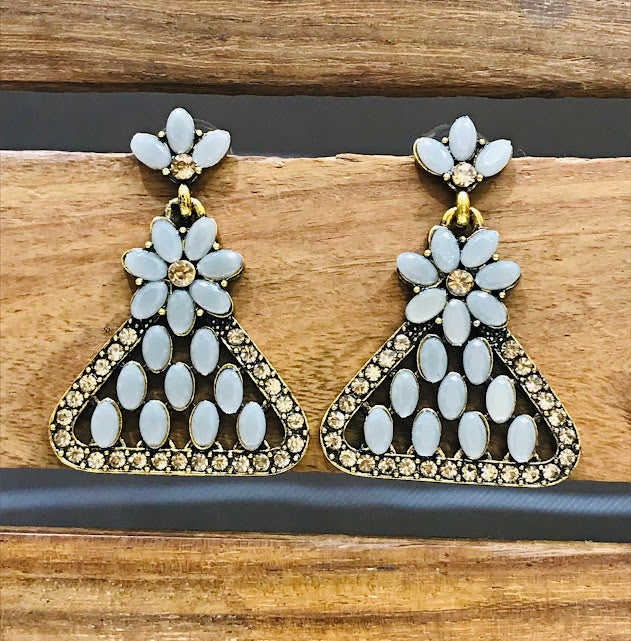 Grey Color Antique Gold Earrings In Mesa