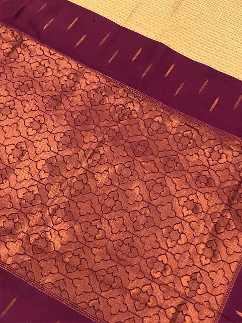 Royal Look Contrast Border Saree For Women In Tempe