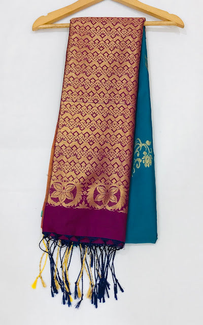 Peacock Green Colored Art Silk With Contrast Border Royal Look Saree In USA