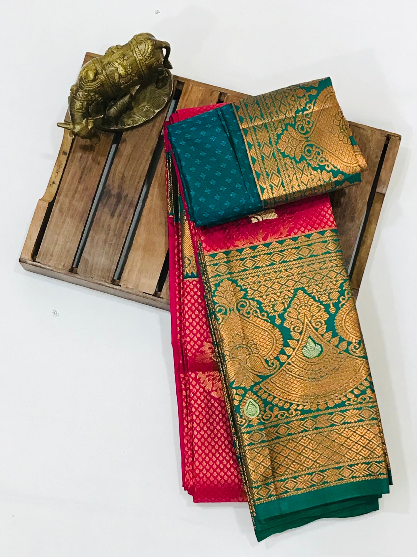 Alluring Pink Colored Art Silk With Green Colored Contrast Border Saree For Women Near Me