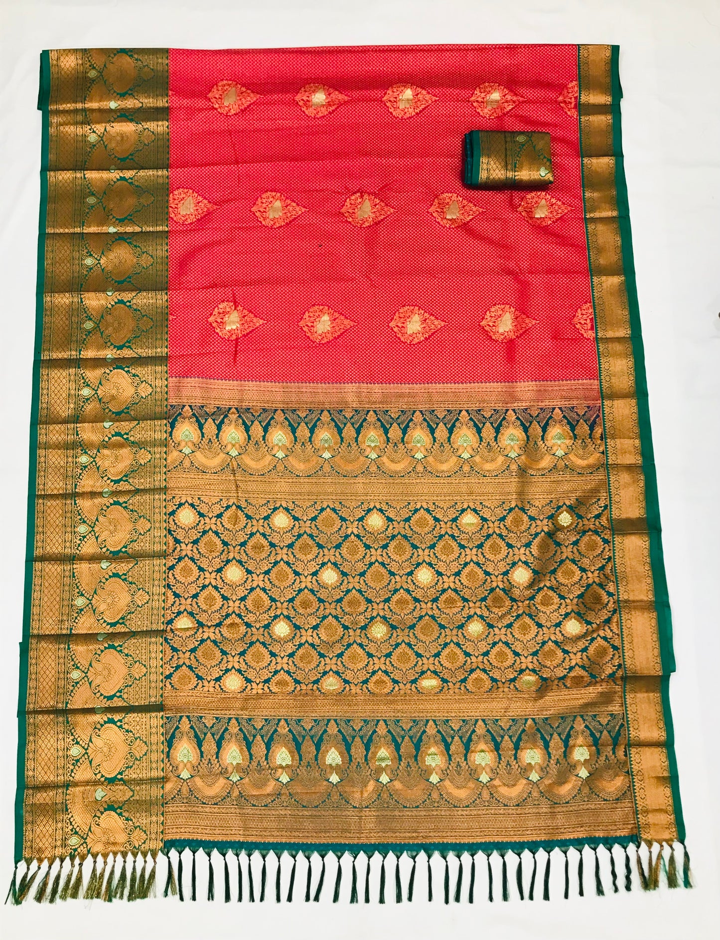Alluring Pink With Green Colored Art Silk Saree For Women In Suncity