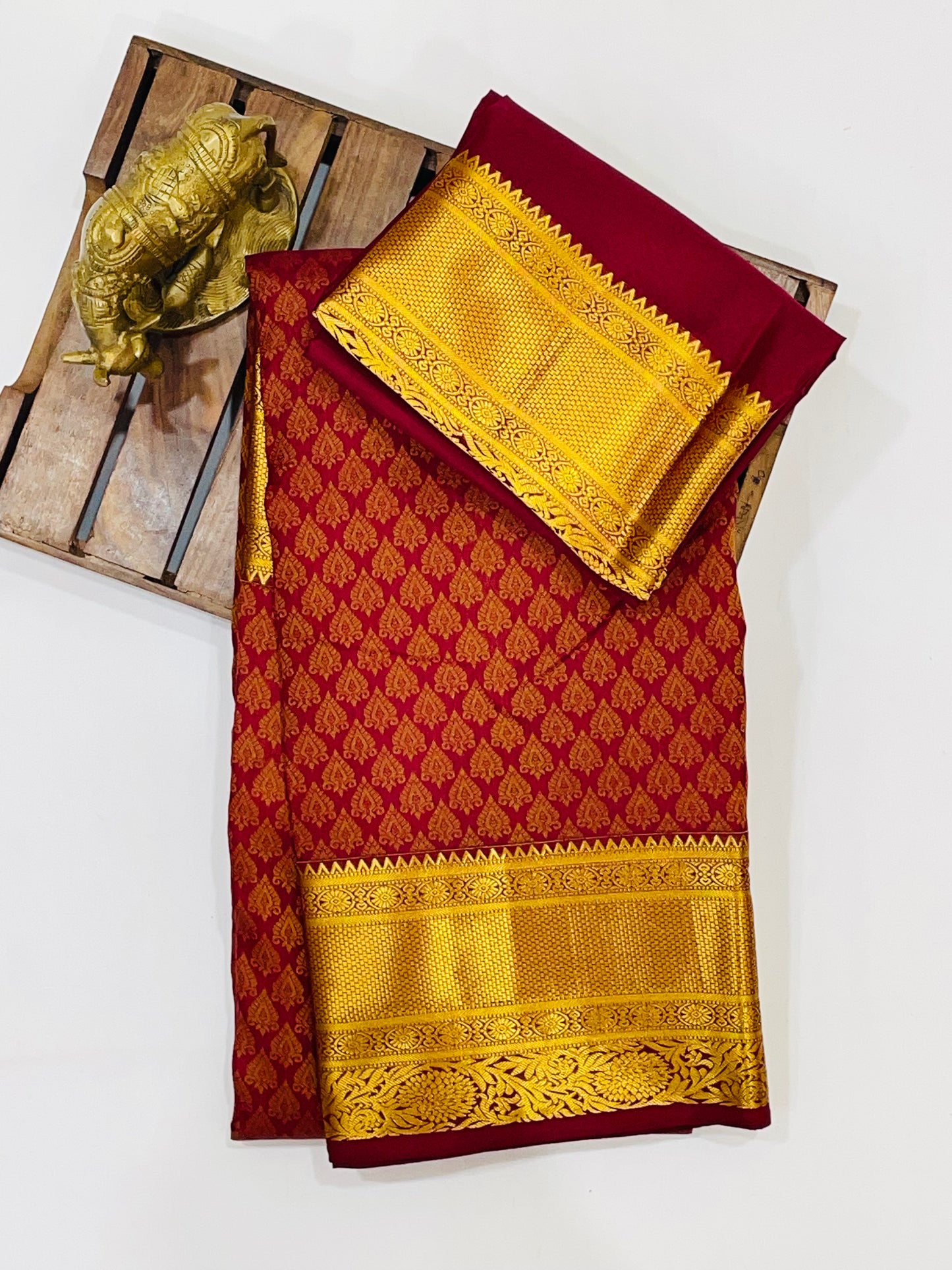 Floral Motifs Art Silk Saree With Gold Zari Work For Women Near Me