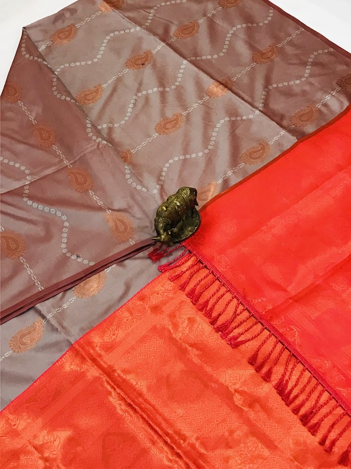 Soft Silk Saree With Blouse In Suncity