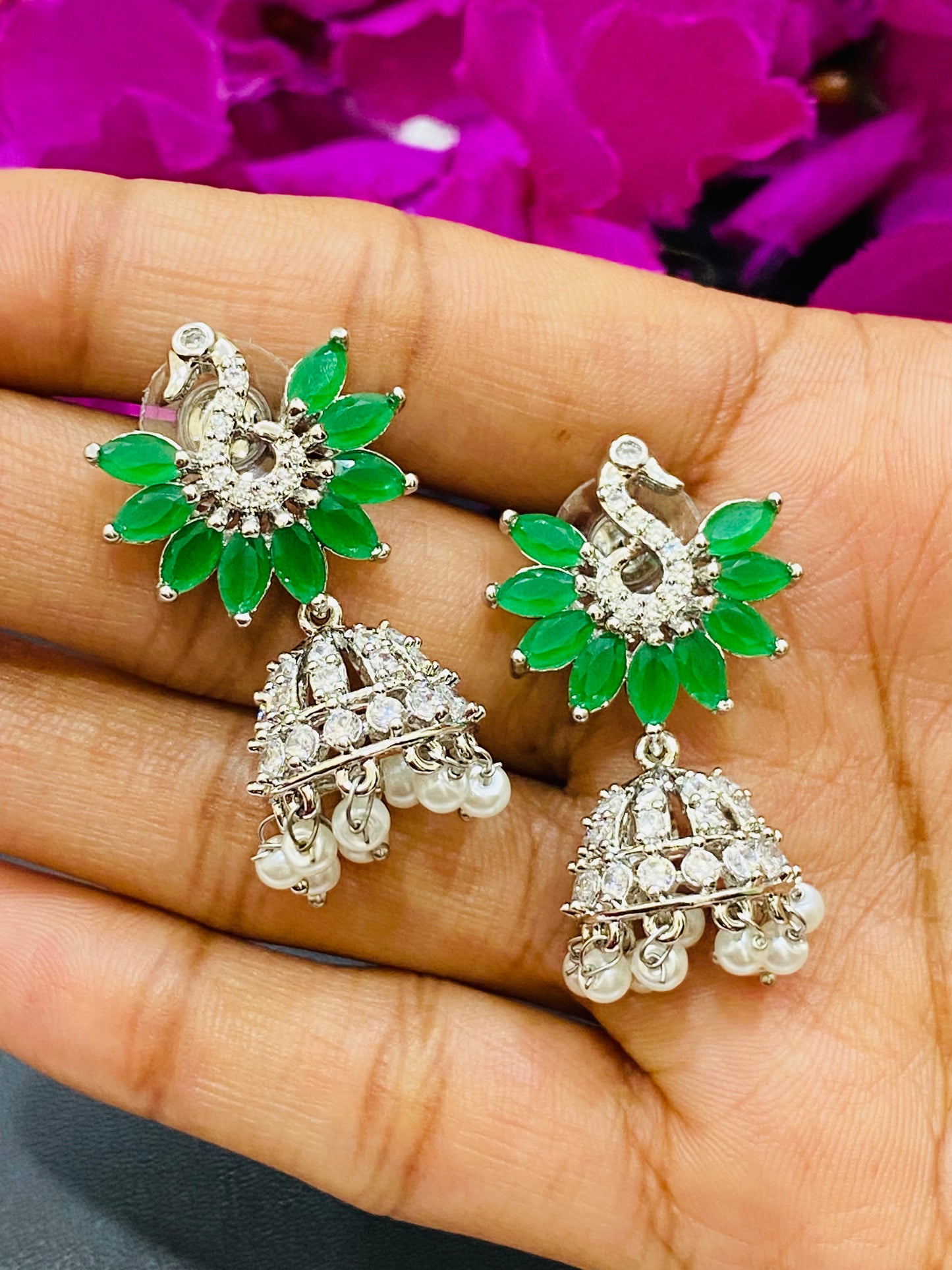 Elegant Green Colored Earrings In Tempe