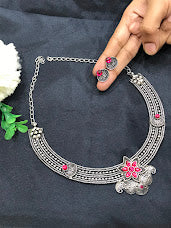 Fanciable Pinky Stone Oxidized Necklace With Earrings In Globe