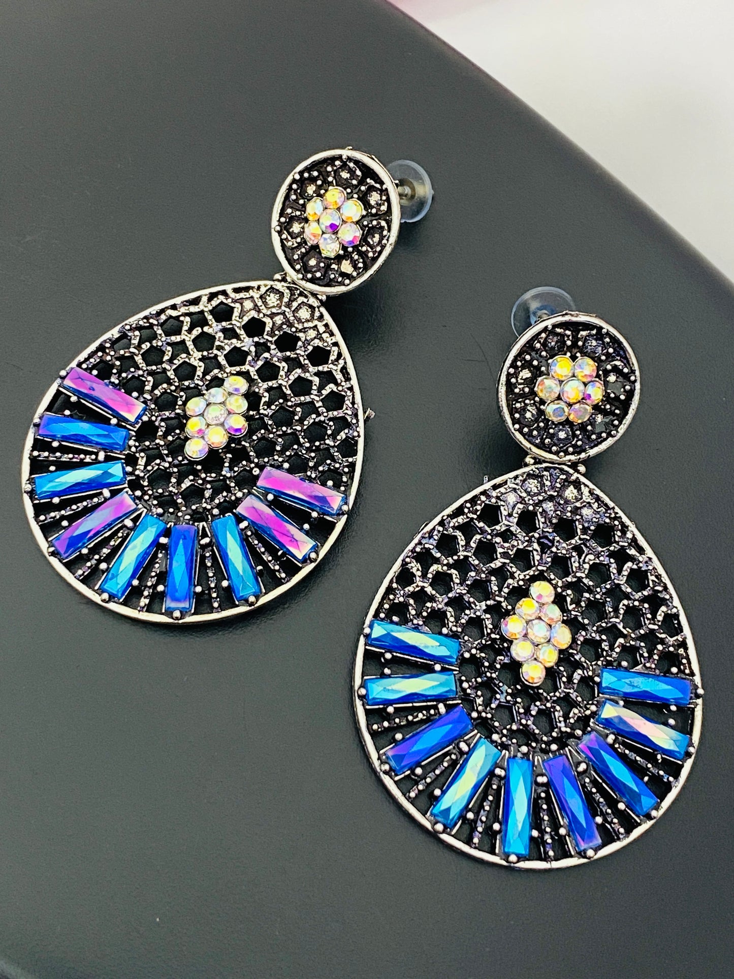 Oxidized Earrings With White Stones In Sedona