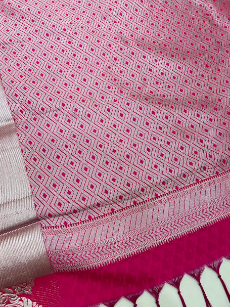Green Color Soft Silk Saree With Silver Zari Work In Suncity