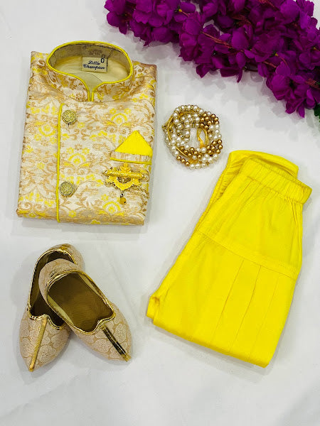 Kurta Pajama Set With Peral Mala And Mojari in Surprise