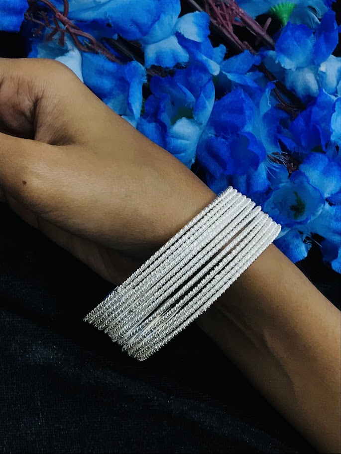 White Color Simple Design Bangles In Suncity