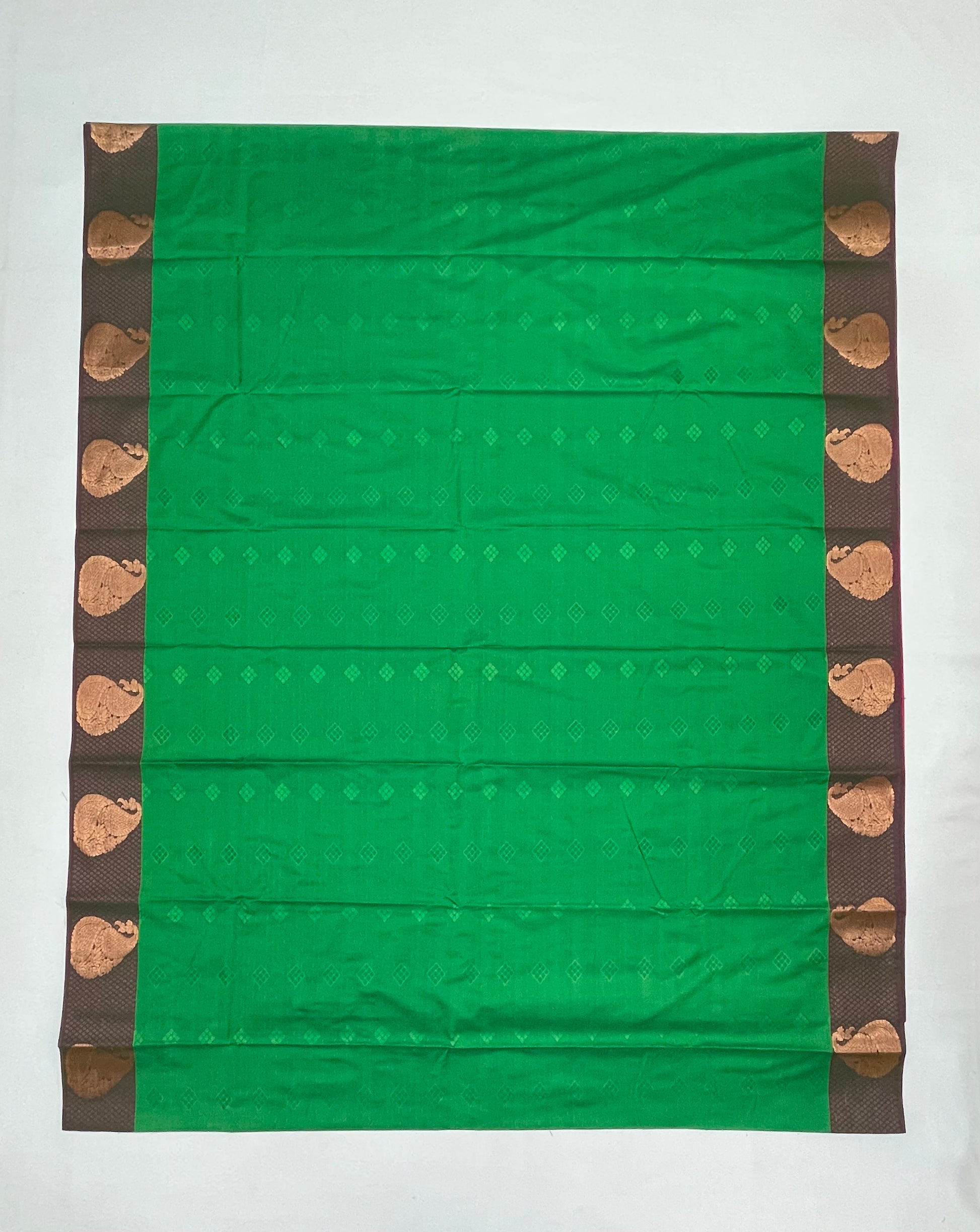 Green Color Soft Silk Saree With Contrast Pallu And Fancy Tassels In Suncity